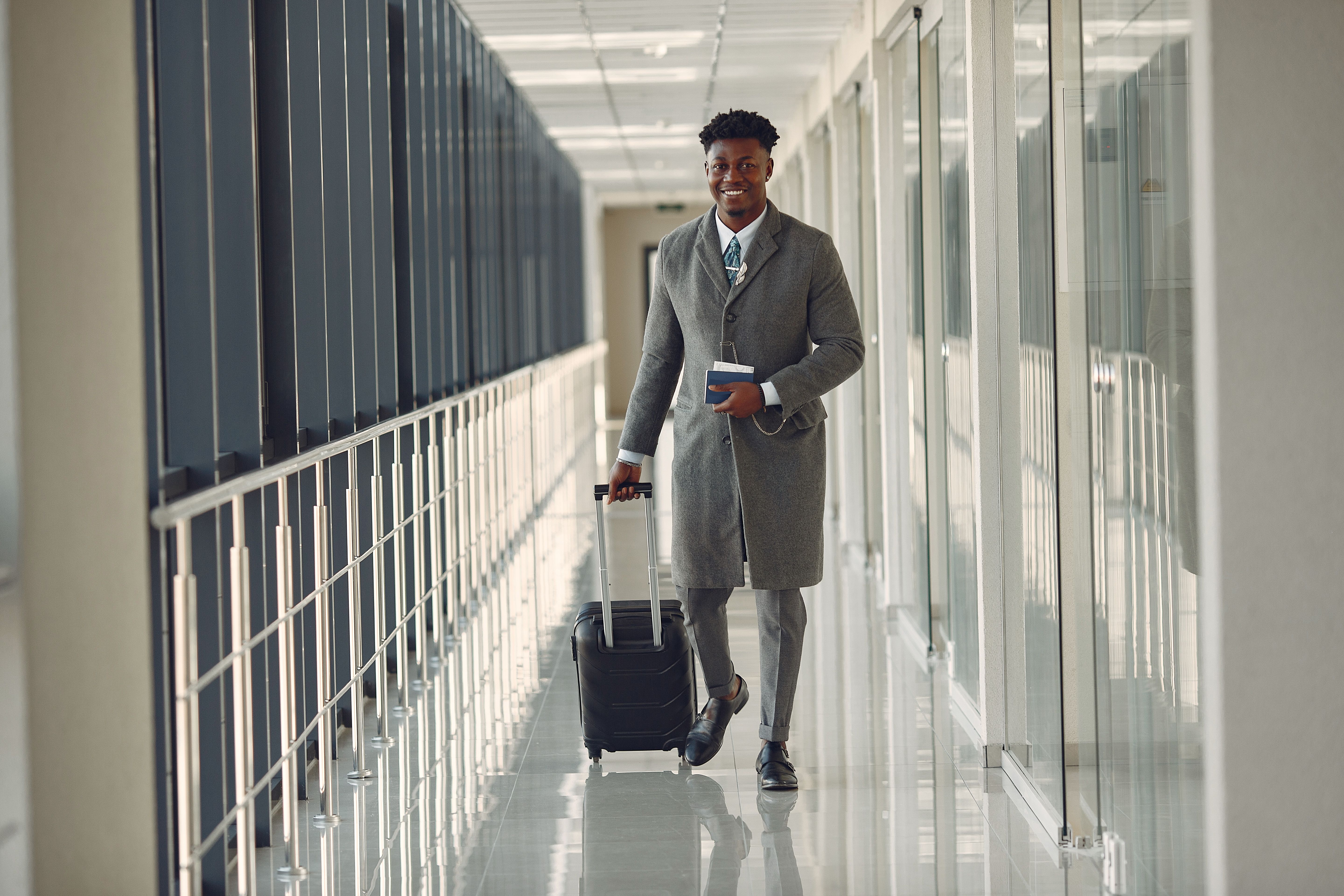 5 Ways Minimalism Transforms Business Travel Into Stress-Free Journeys
