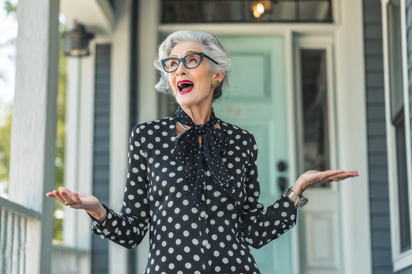 A woman speaking to someone on a front porch | Source: No source
