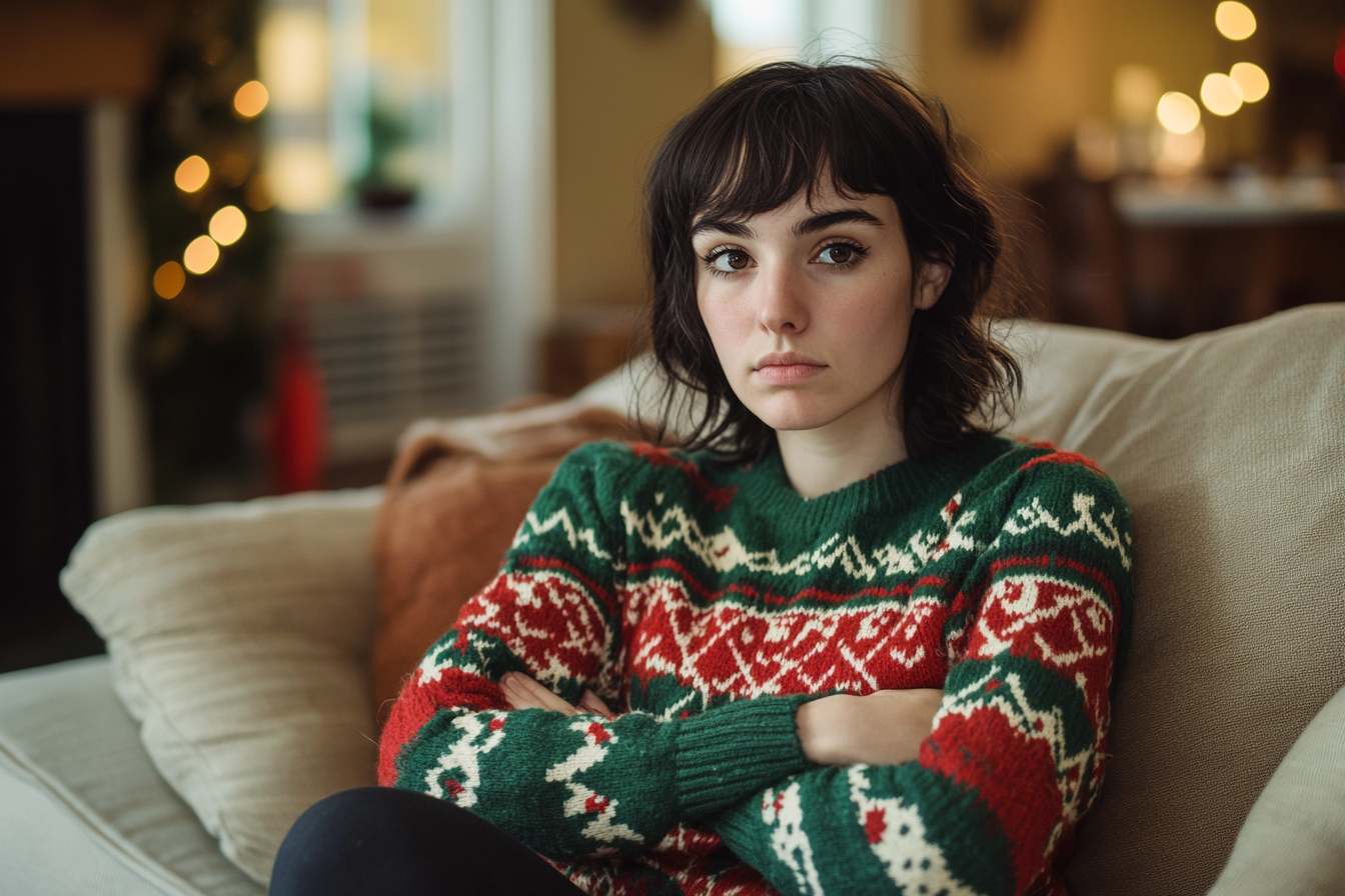 A woman sitting on a sofa with her arms crossed | Source: No source