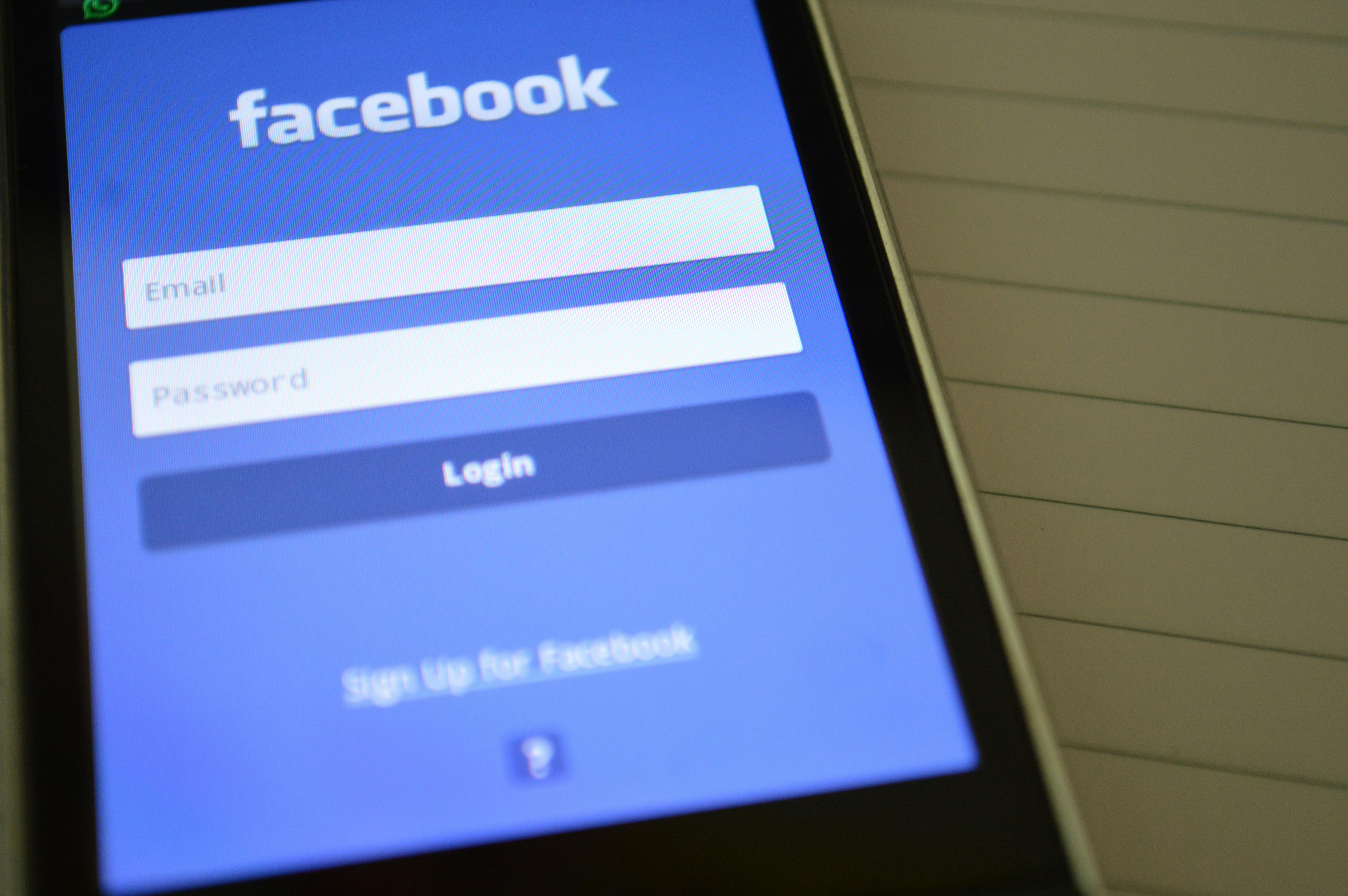 A Facebook page on a mobile phone screen | Source: Pexels