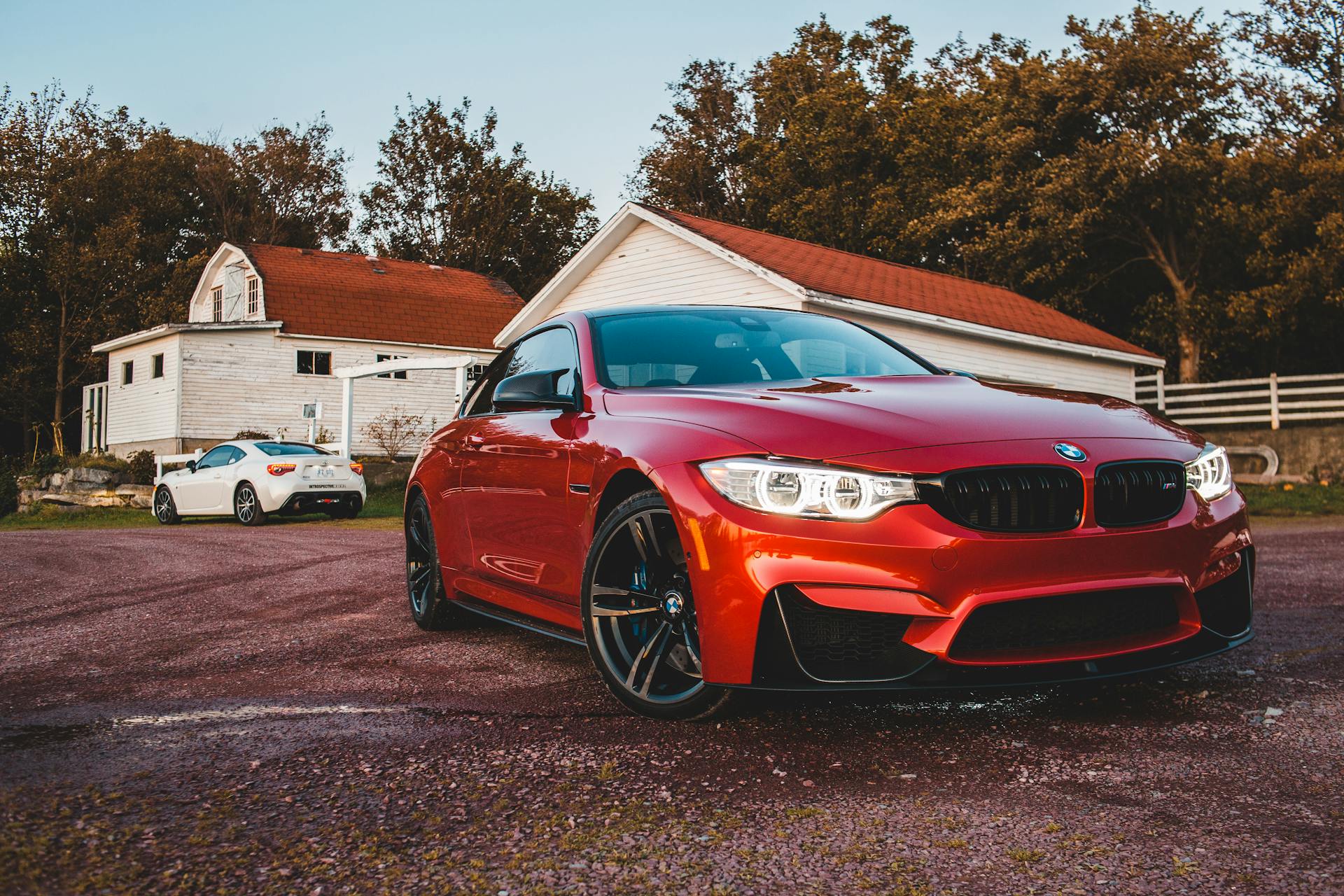A car outside a house | Source: Pexels