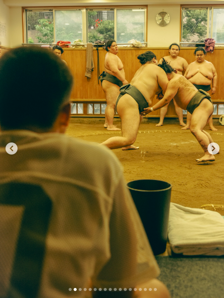 Benjamin Brady observing a sumo wrestling match. | Source: Instagram/tombrady