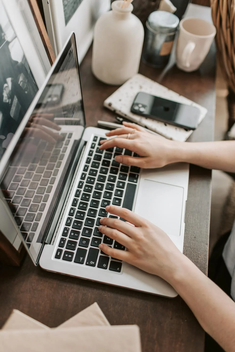 A woman typing on her laptop | Source: Pexels