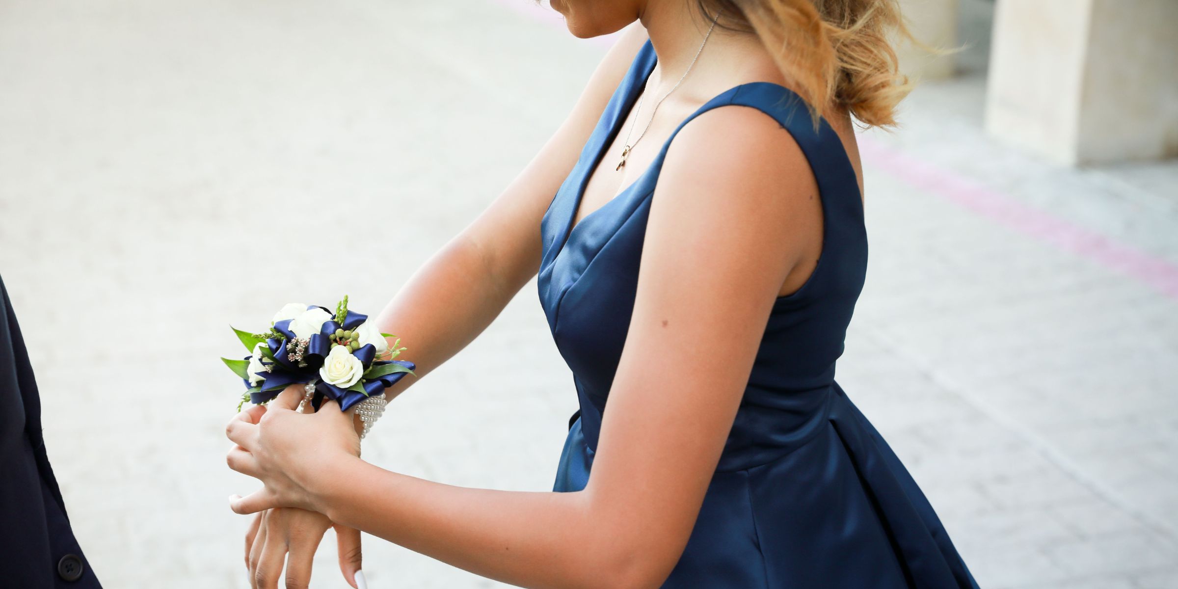 A young woman in a blue prom dress | Source: Pexels