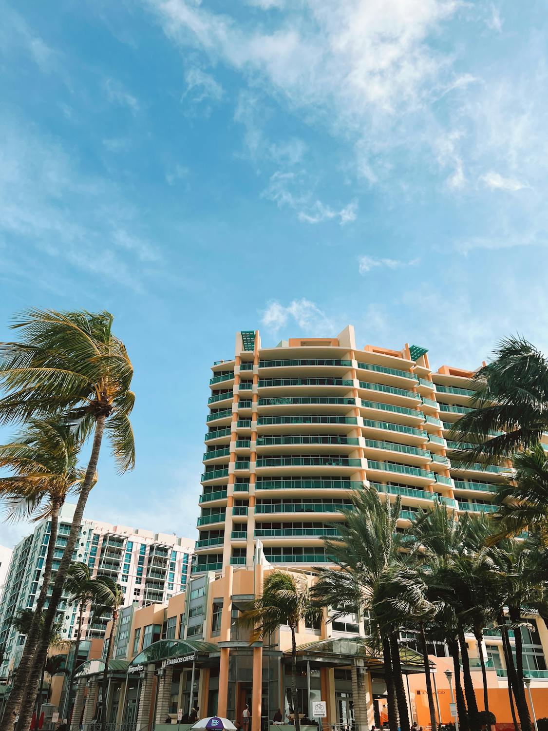A beachfront hotel | Source: Pexels
