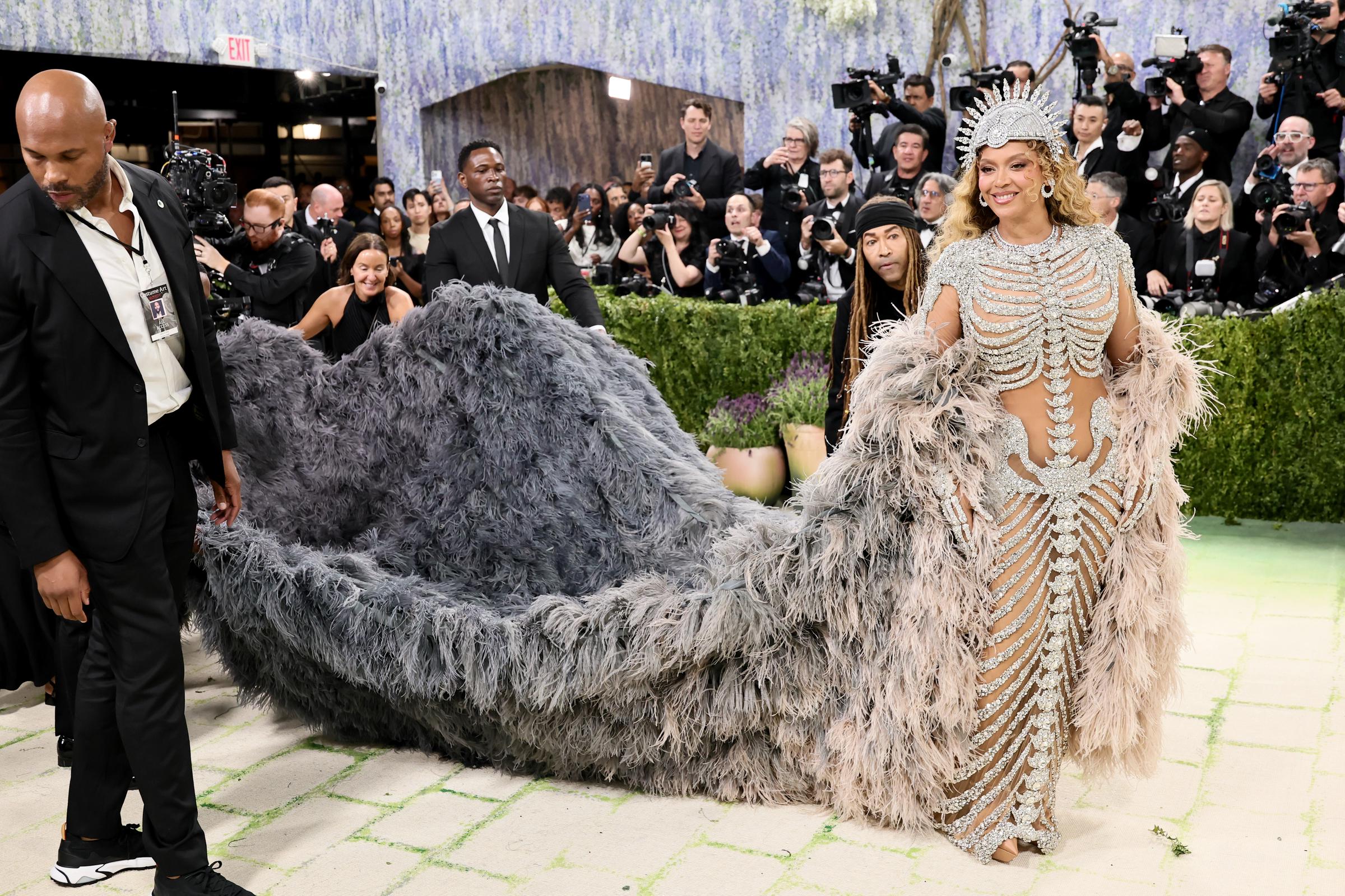 Beyoncé makes an entrance on the Met steps with a dramatic silhouette | Source: Getty Images