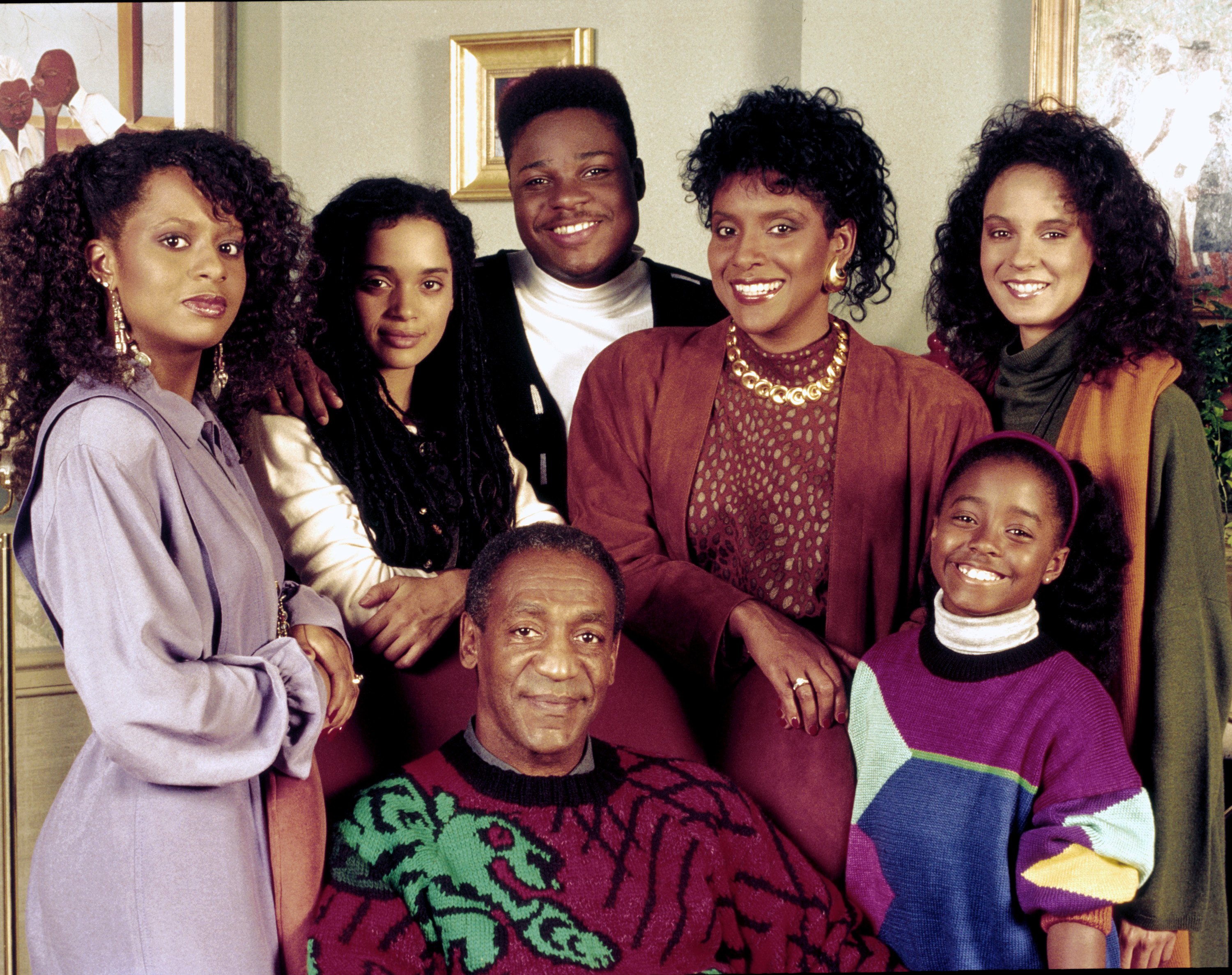 Doctor Heathcliff 'Cliff' Huxtable and his family on "The Cosby Show" circa 1989. | Source: Getty Images