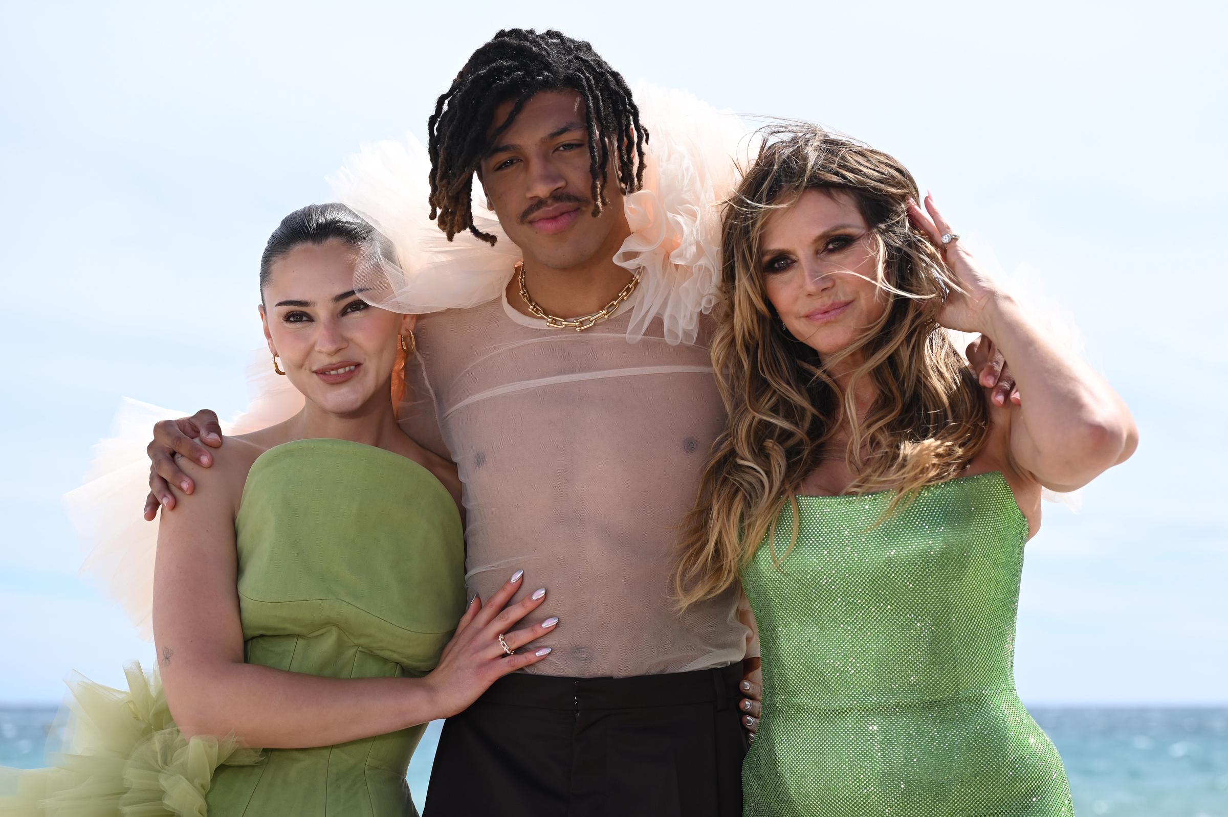 Stefanie Giesinger, Henry Samuel and his mother Heidi Klum are at the "Runway Presentation at the House of Magnum" during the Cannes Film Festival | Source: Getty Images