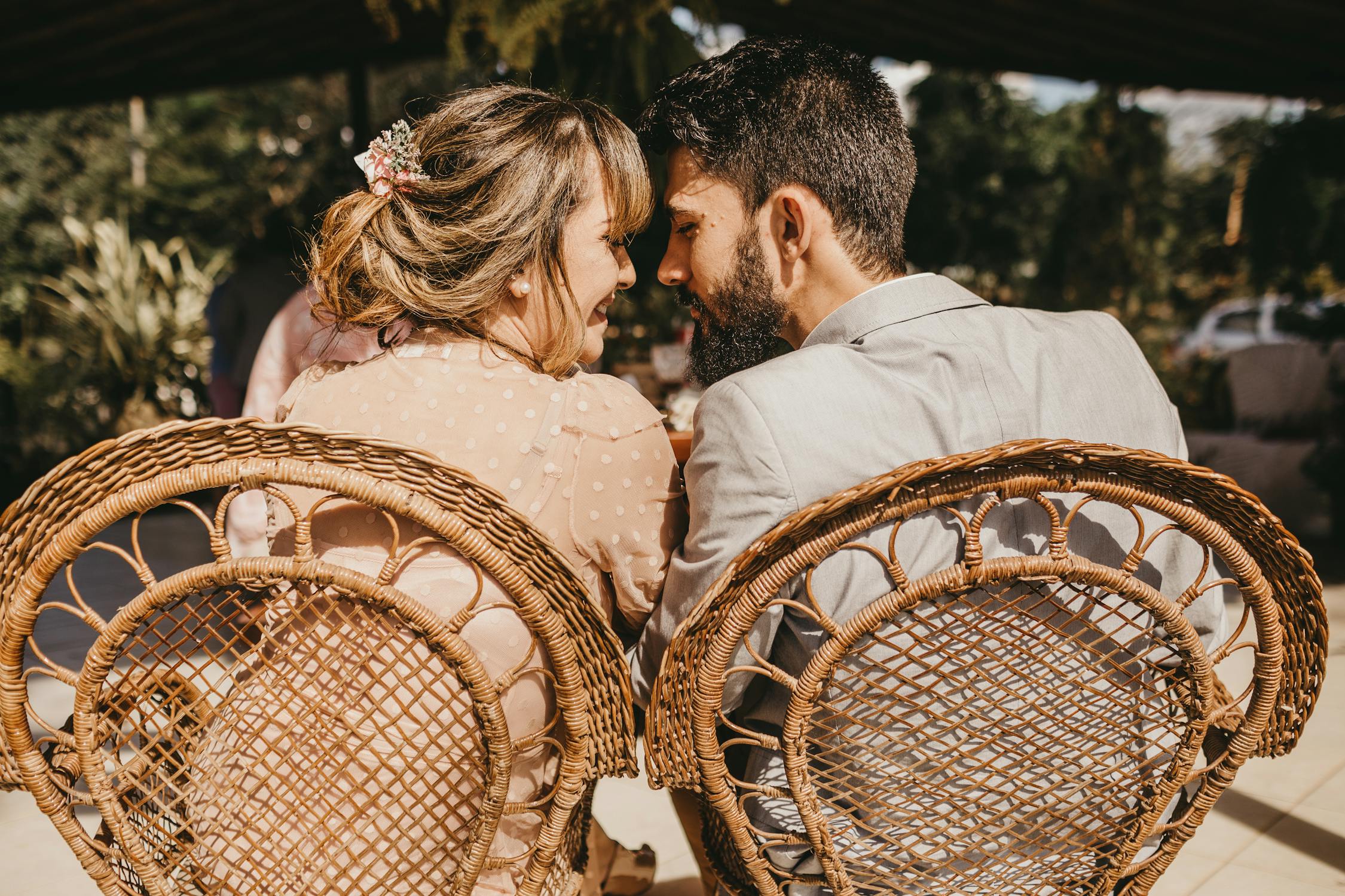 People whispering | Source: Pexels