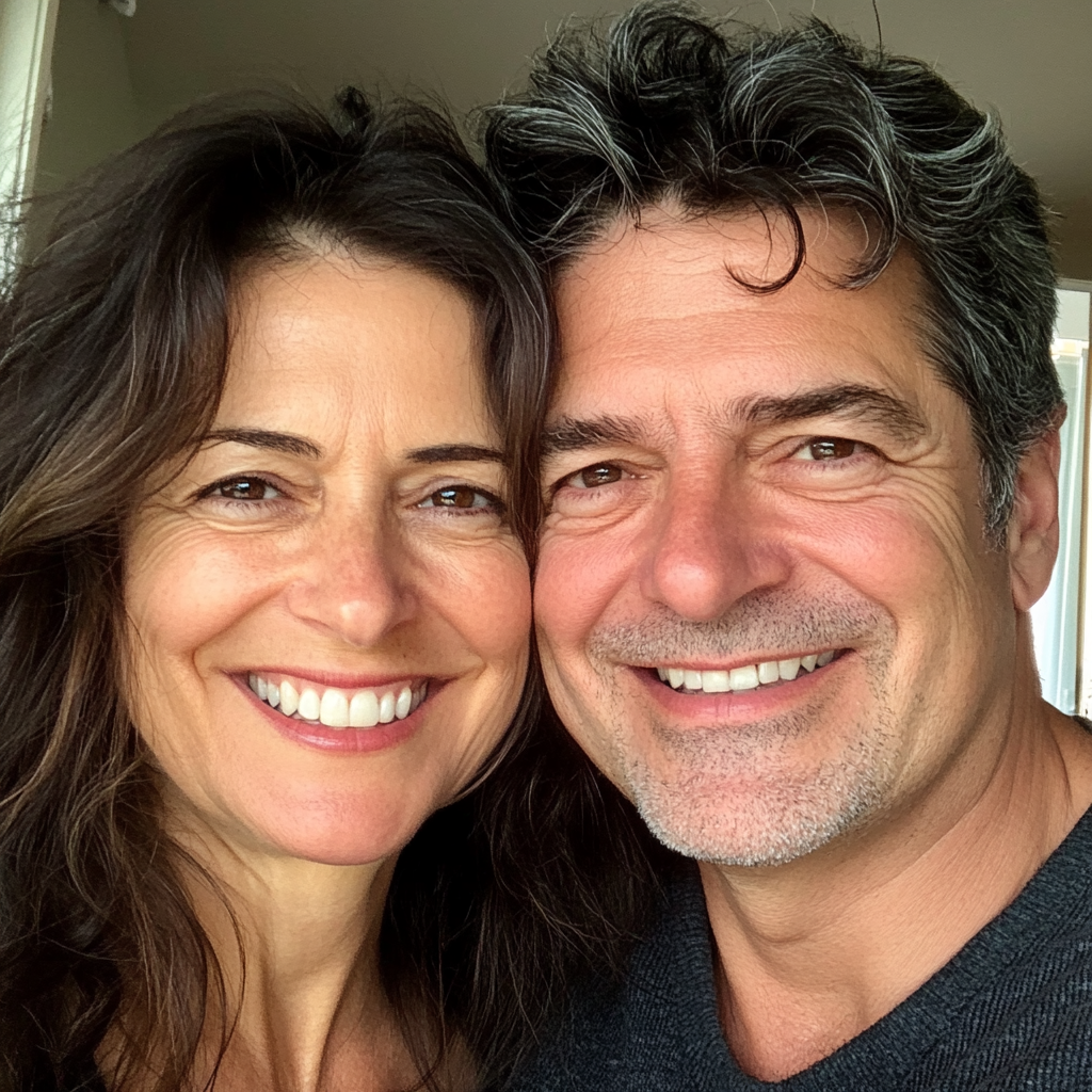 A smiling couple | Source: No source