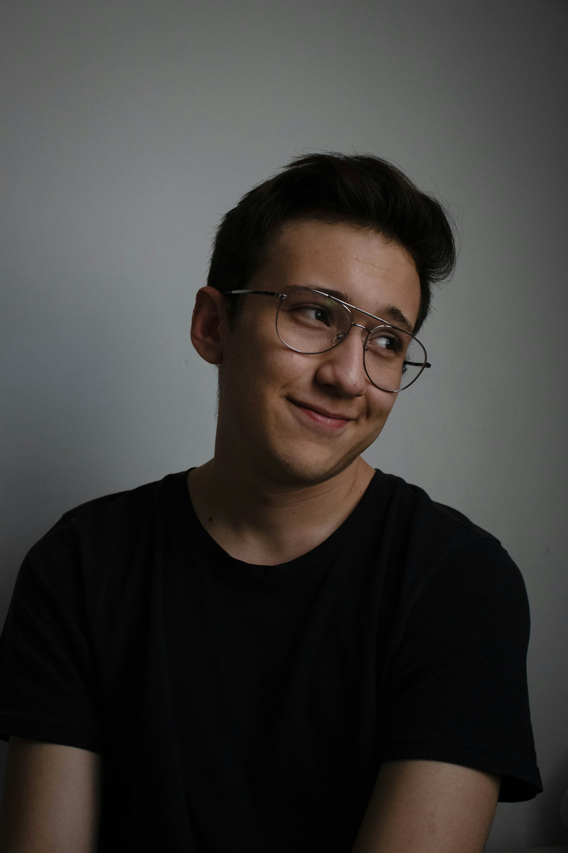 A man smirking at someone | Source: Unsplash