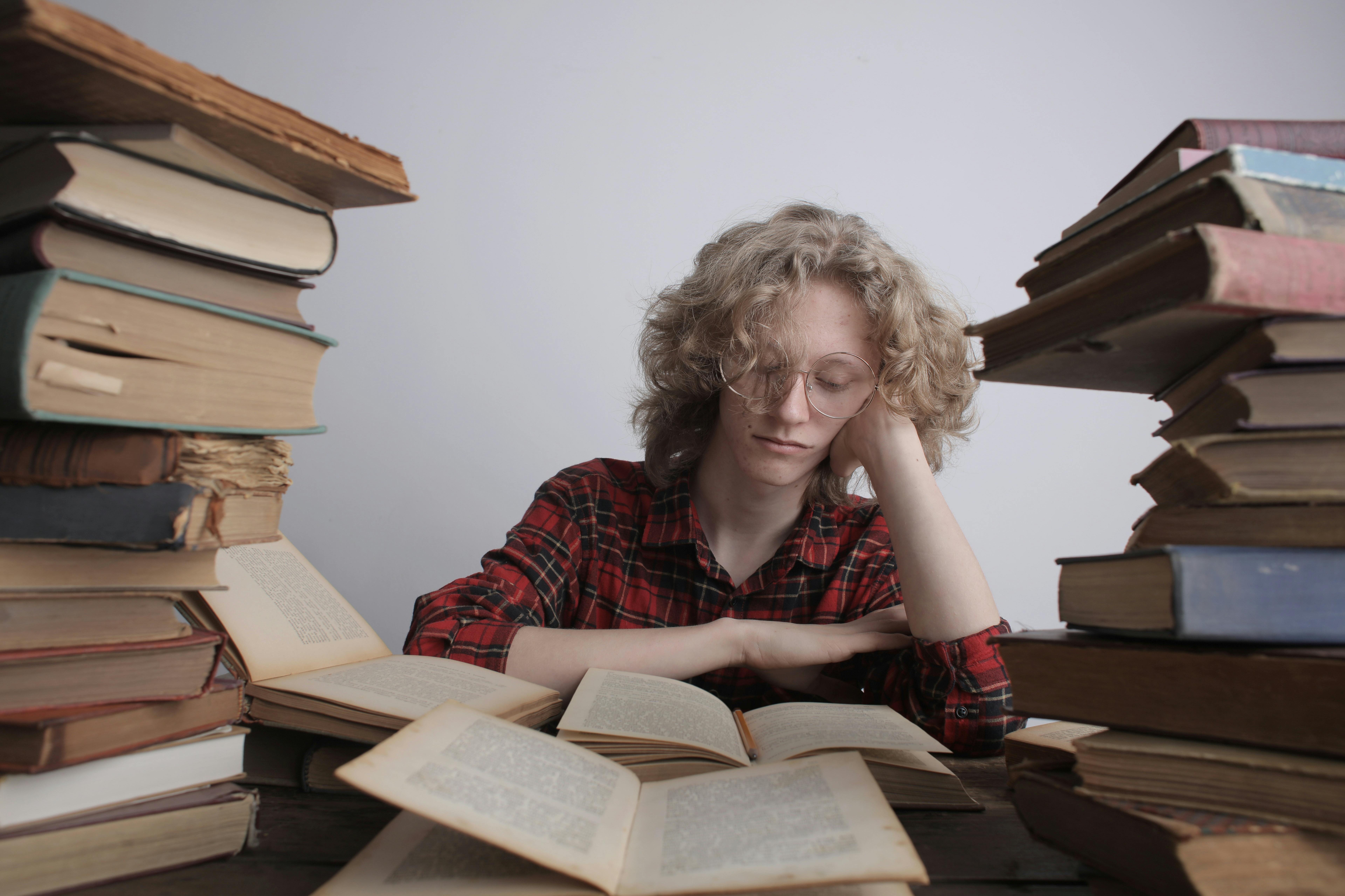 A guy in college studying | Source: Pexels