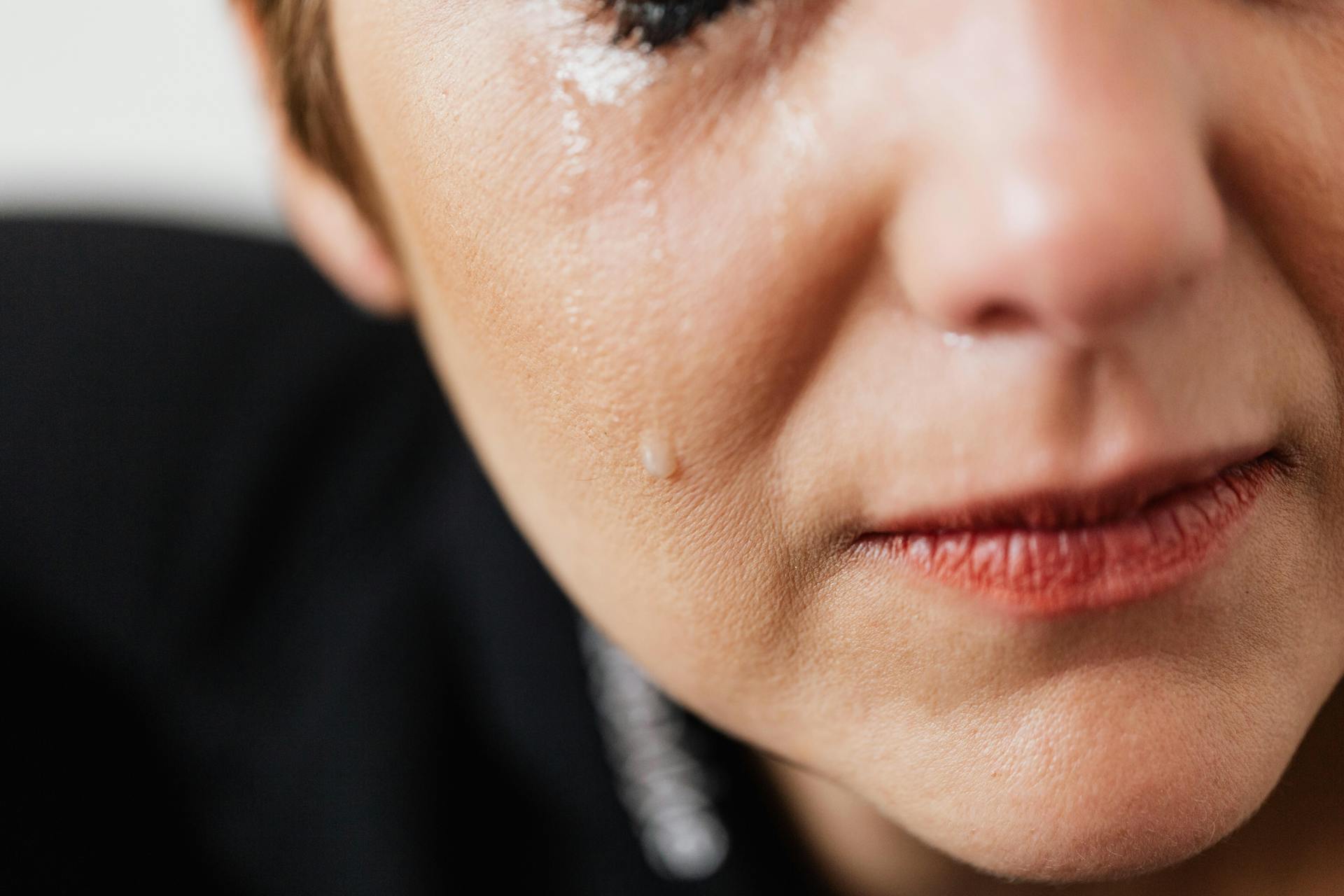 A woman crying | Source: No source