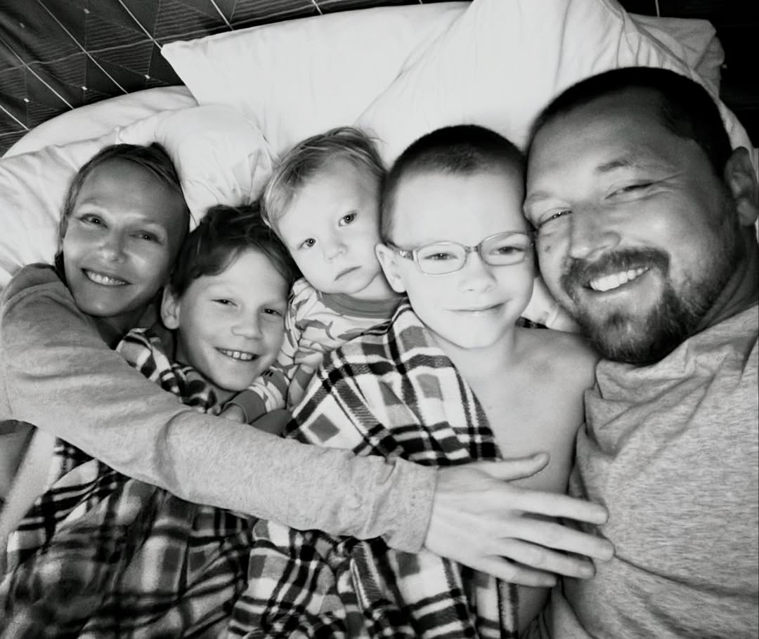 Kelli Giddish and Beau Richards with their children from a post dated June 16, 2025. | Source: Instagram/botorious