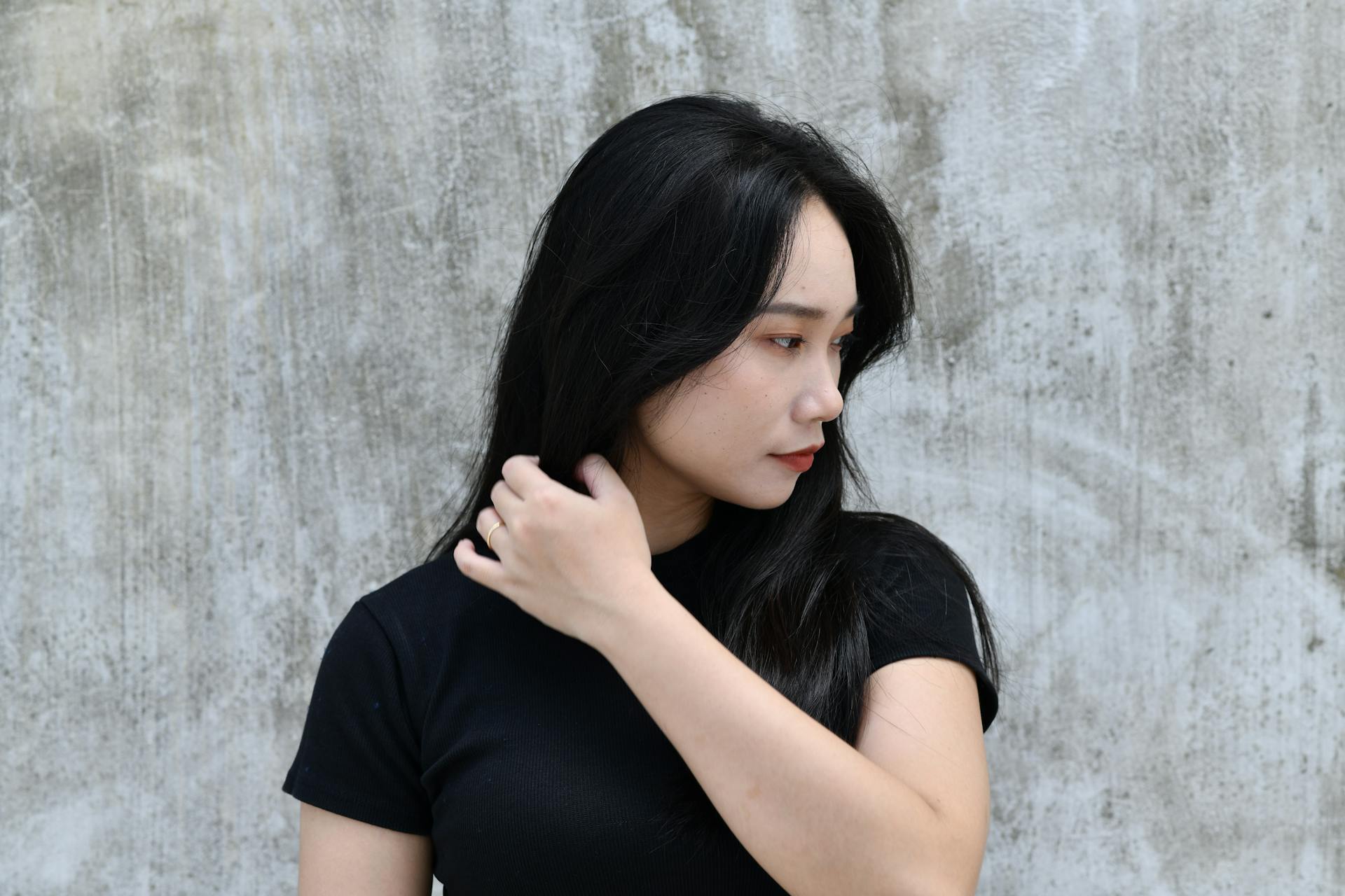 A tense woman | Source: Pexels