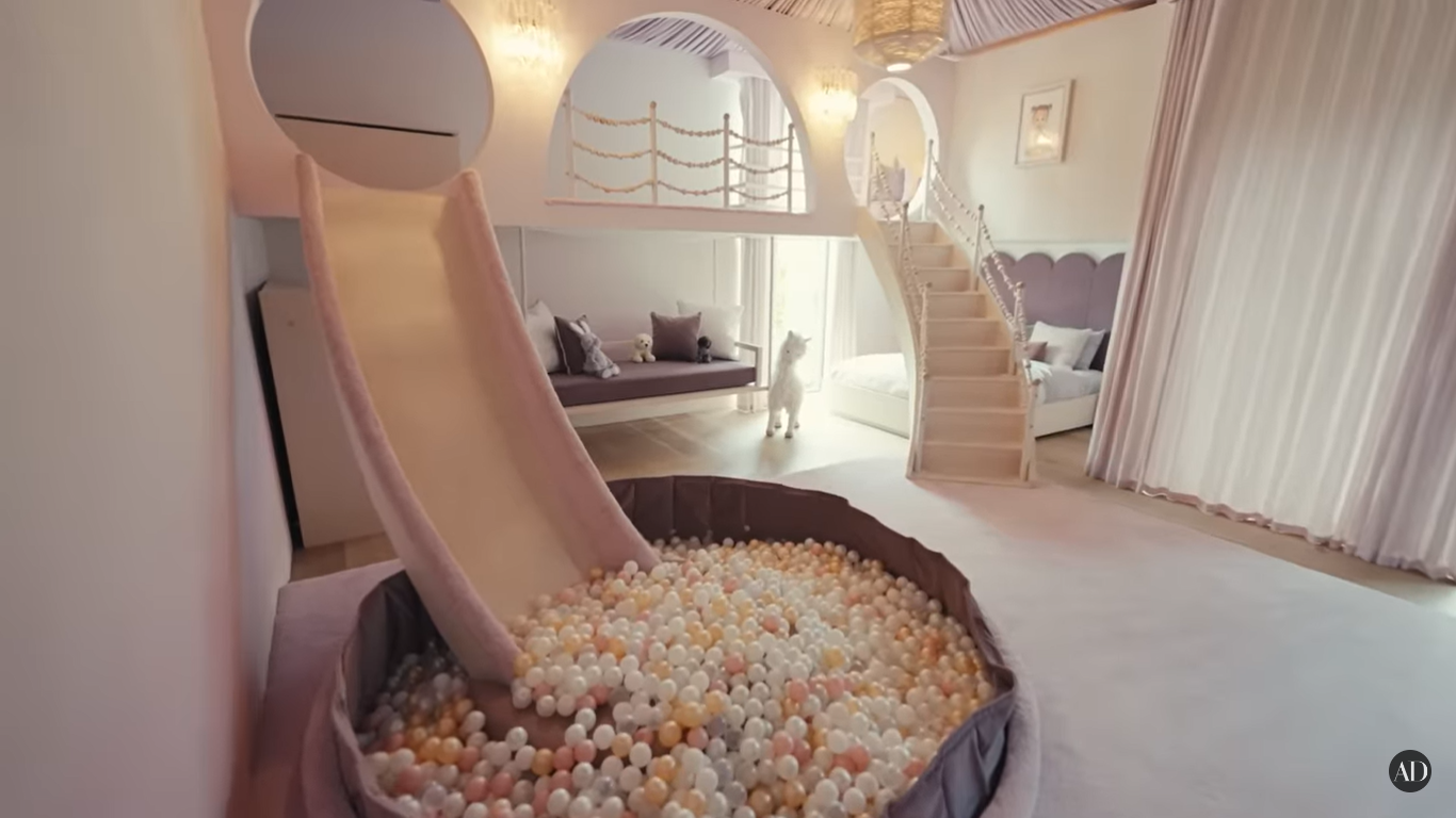 The couple's daughter's bedroom at their Beverly Hills home | Source: YouTube/ArchitecturalDigest