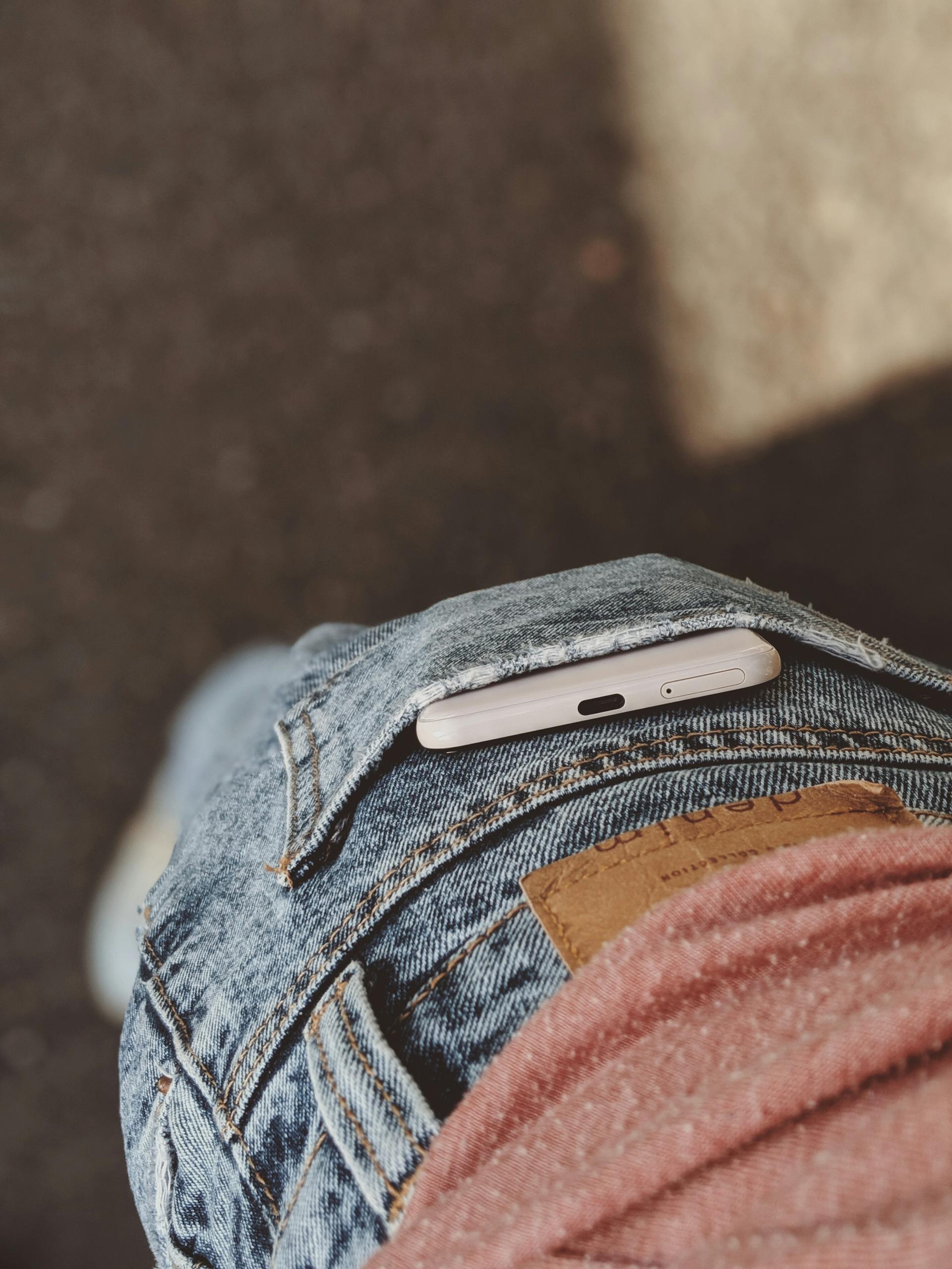A cell phone in a woman's pocket | Source: Pexels