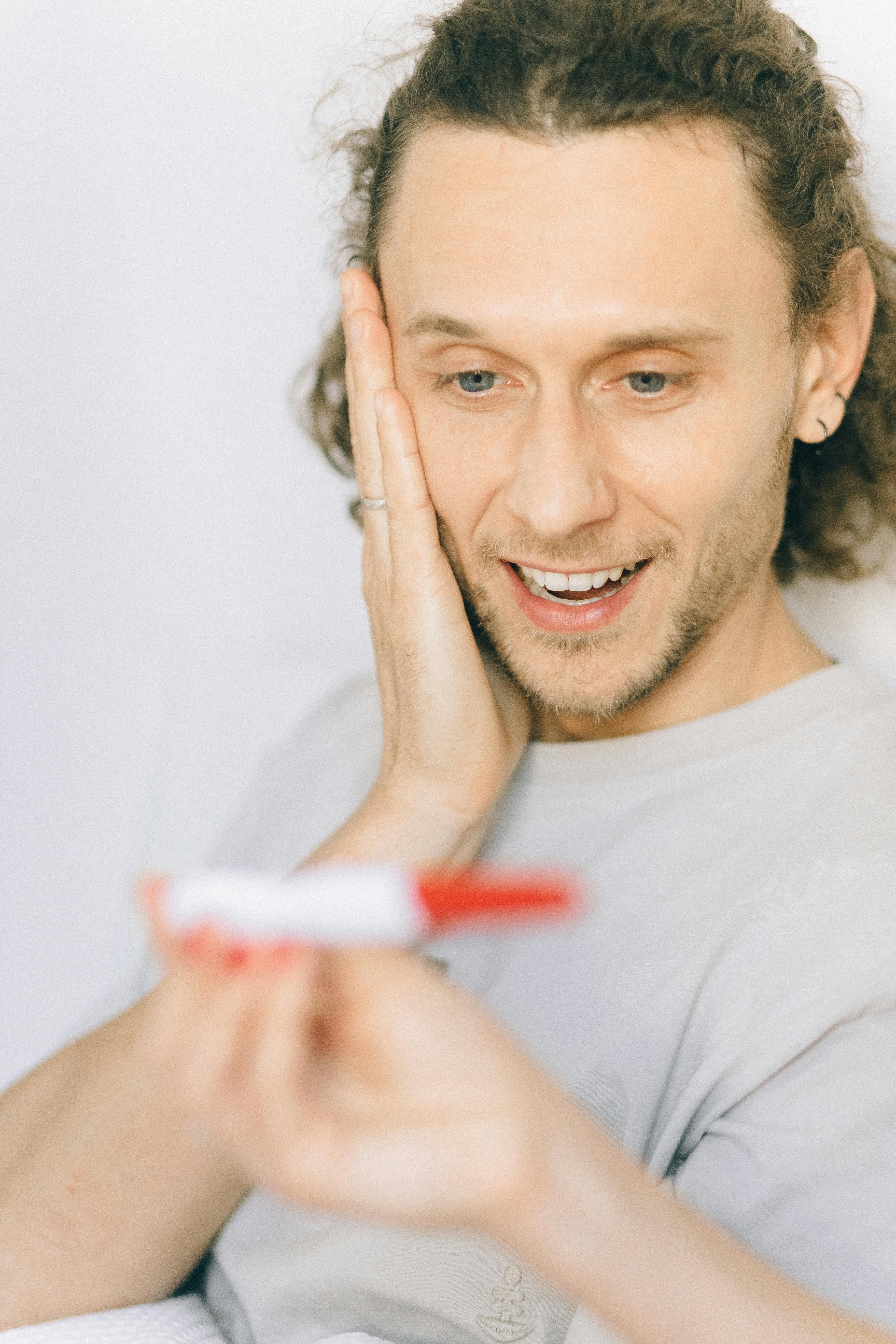 A surprised man finding out he's going to be a father | Source: Pexels