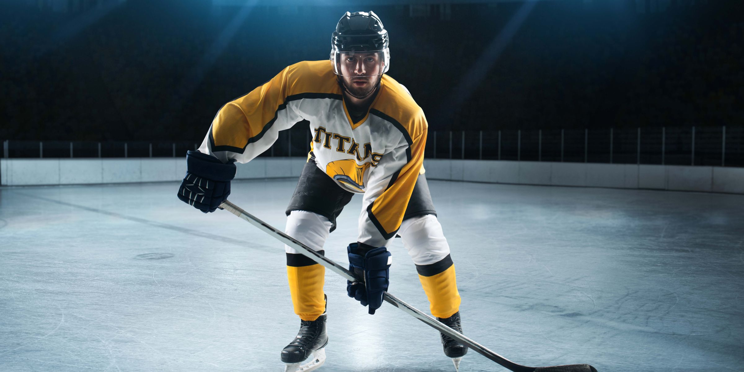 A hockey player posing in full gear | Source: No source