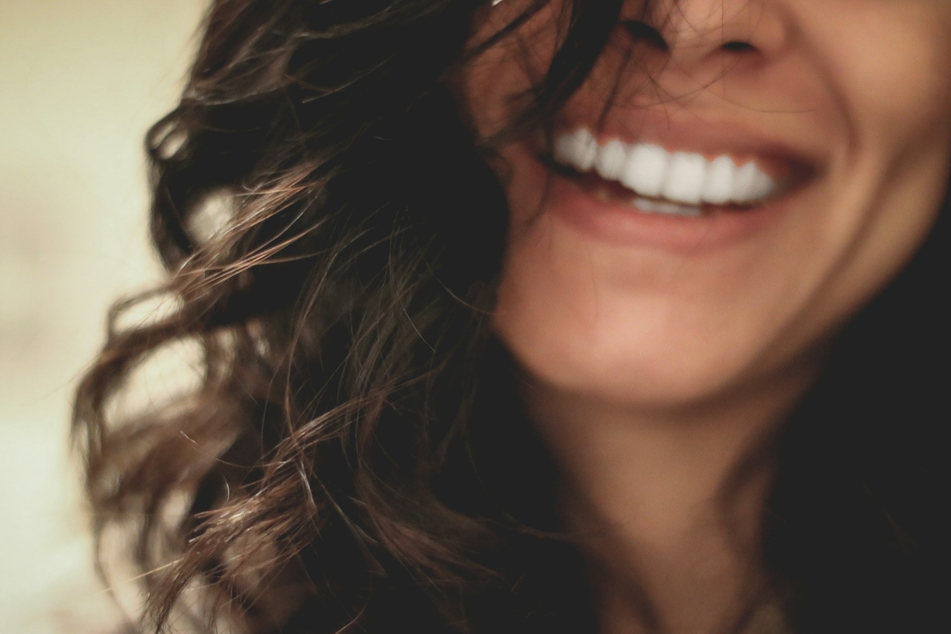 A woman laughing | Source: Unsplash