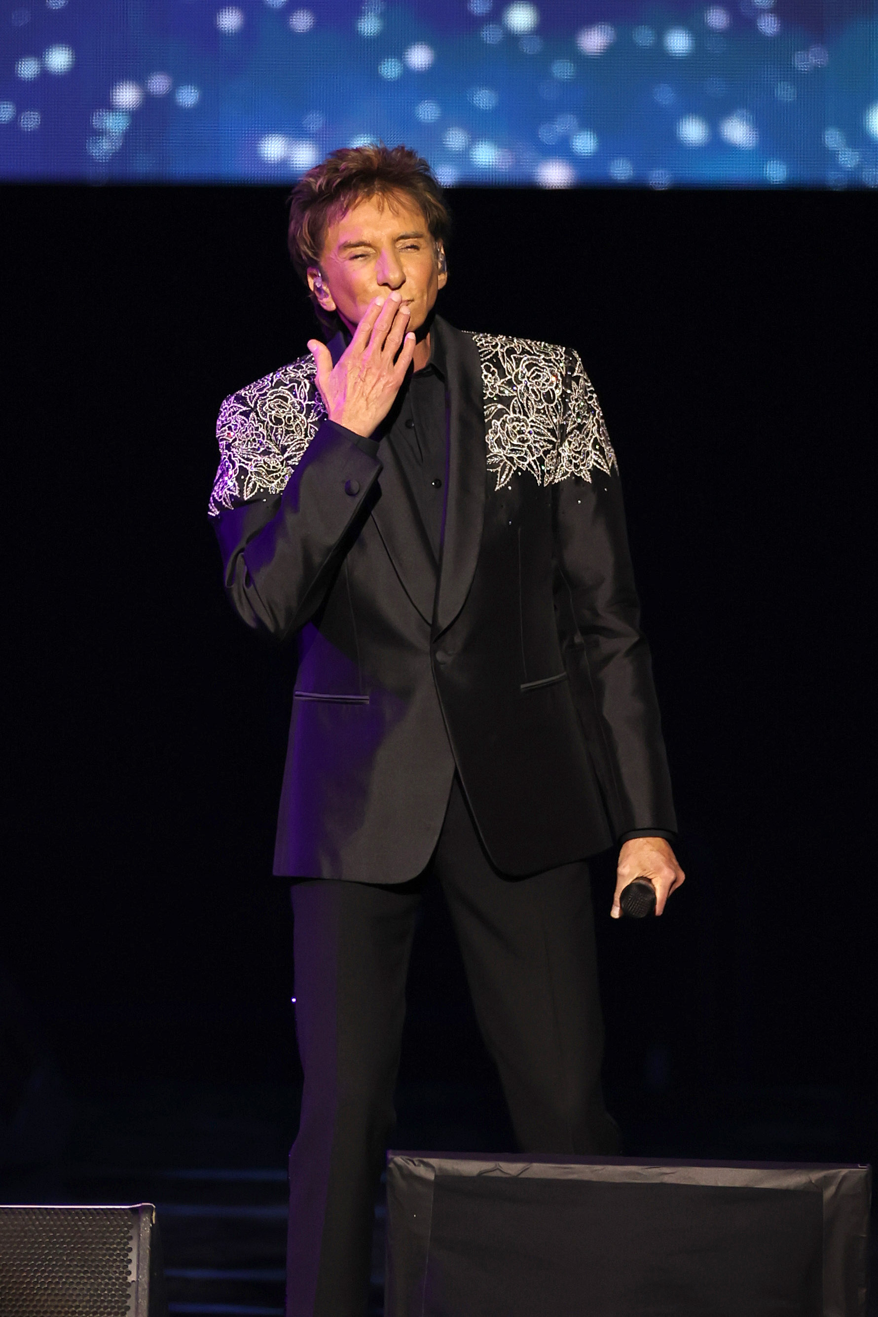 Barry Manilow during the "Manilow: The Last Seattle Concert" in Washington on July 12, 2025 | Source: Getty Images