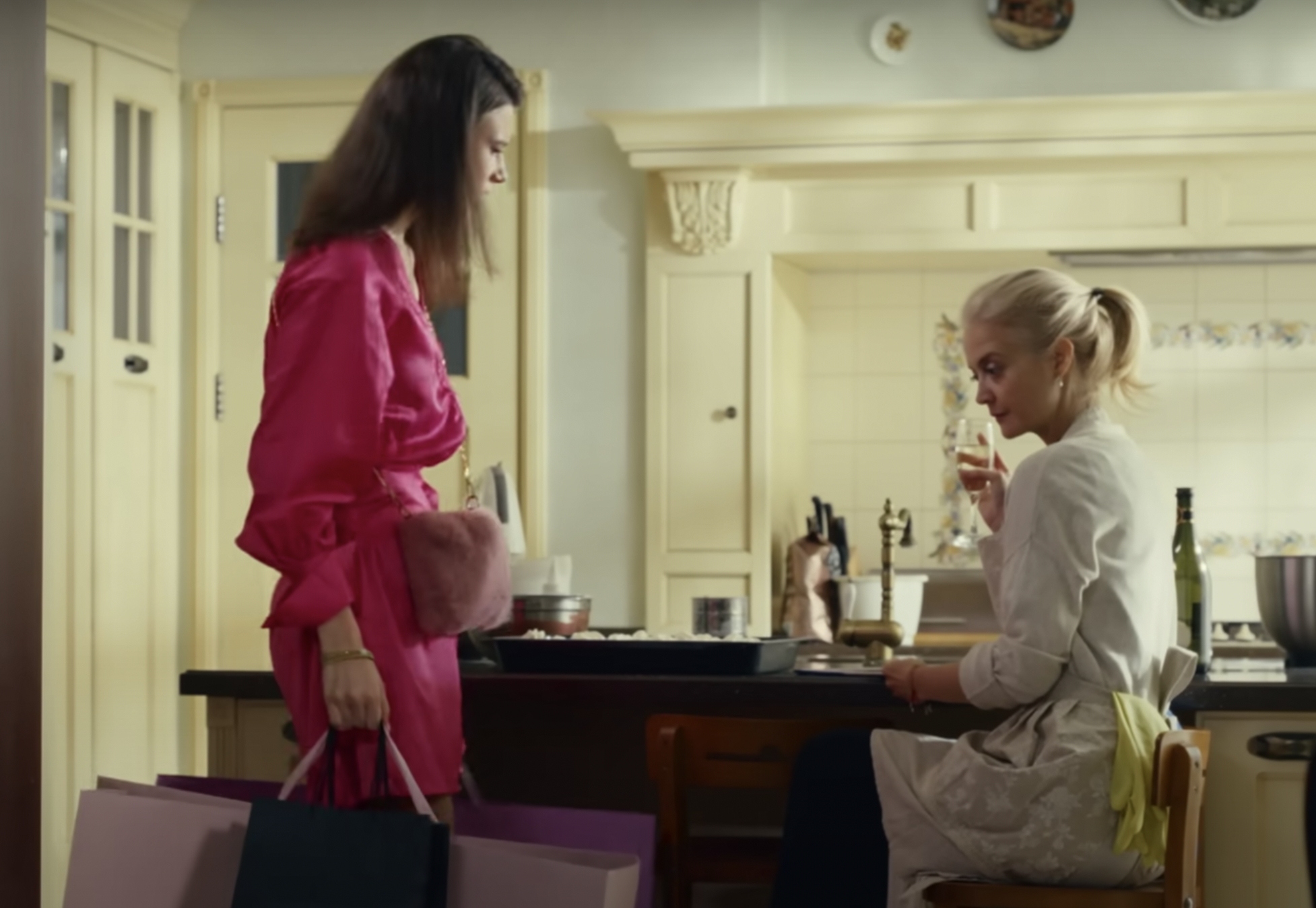 Girl with bags talks to elderly woman | Source: YouTube/DramatizeMe