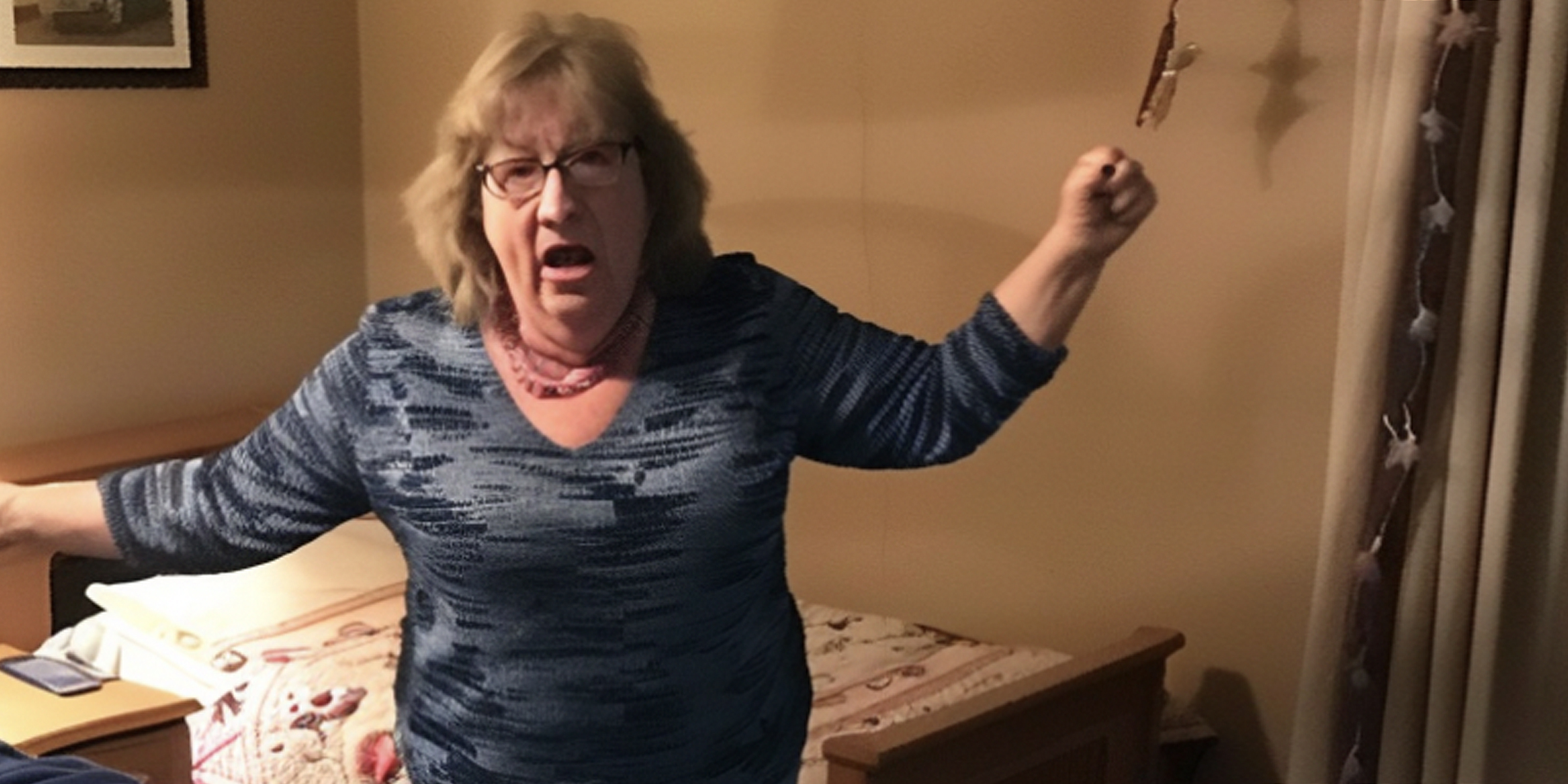 An angry woman shaking her fist | Source: No source