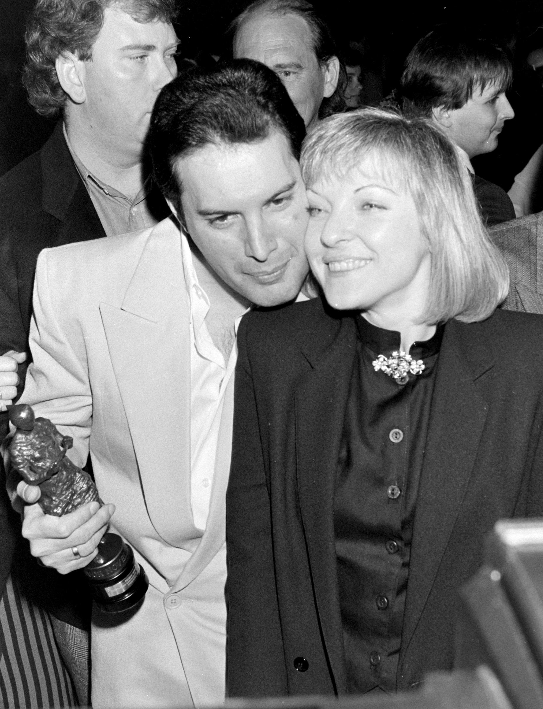 Freddie Mercury, with girlfriend Mary Austin, at the Ivor Novello Awards in May 1987 where Queen won the award for Outstanding Contribution to British Music. | Source: Getty Images