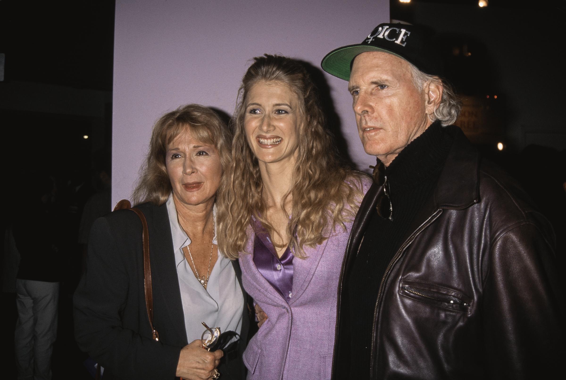 Diane Ladd with Laura and Bruce Dern at the premiere of "Citizen Ruth" in West Hollywood, California on November 21, 1996. | Source: Getty Images