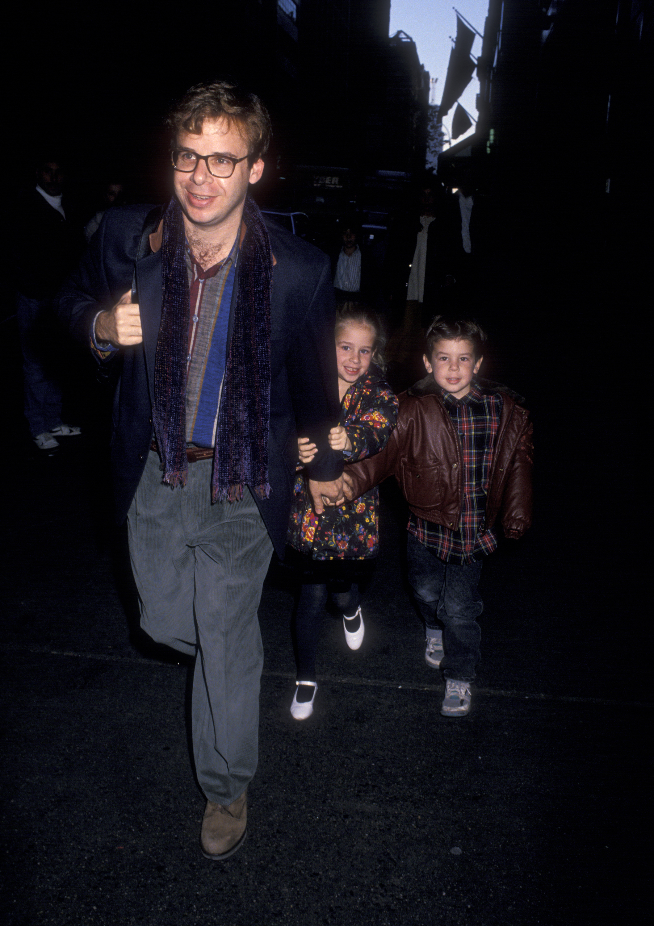 Rick Moranis and children attend the premiere of "The Nutcracker" at the Ziegfeld Theater in New York City on November 21, 1993. | Source: Getty Images