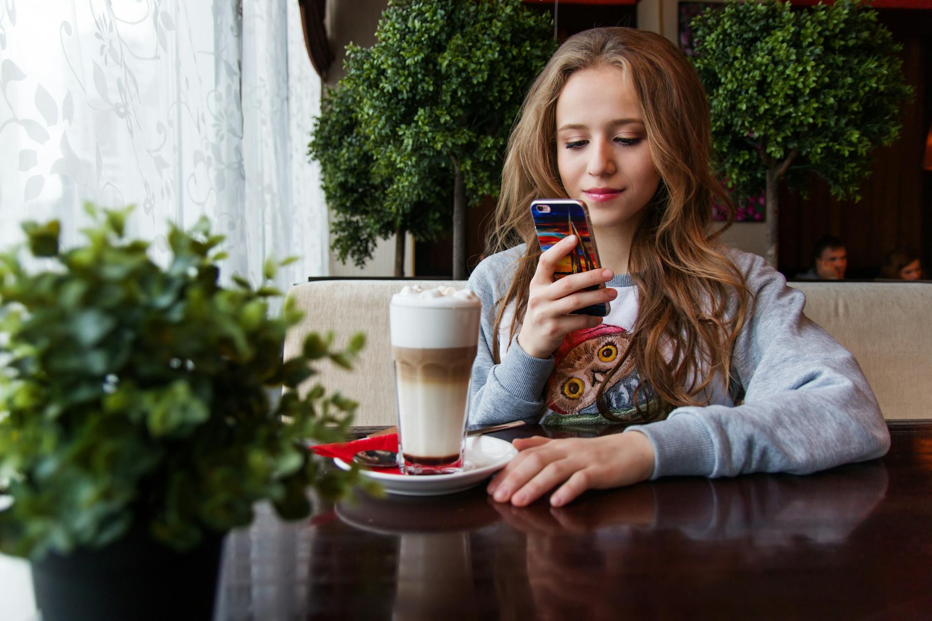 A teenage girl having coffee | Source: Pexels
