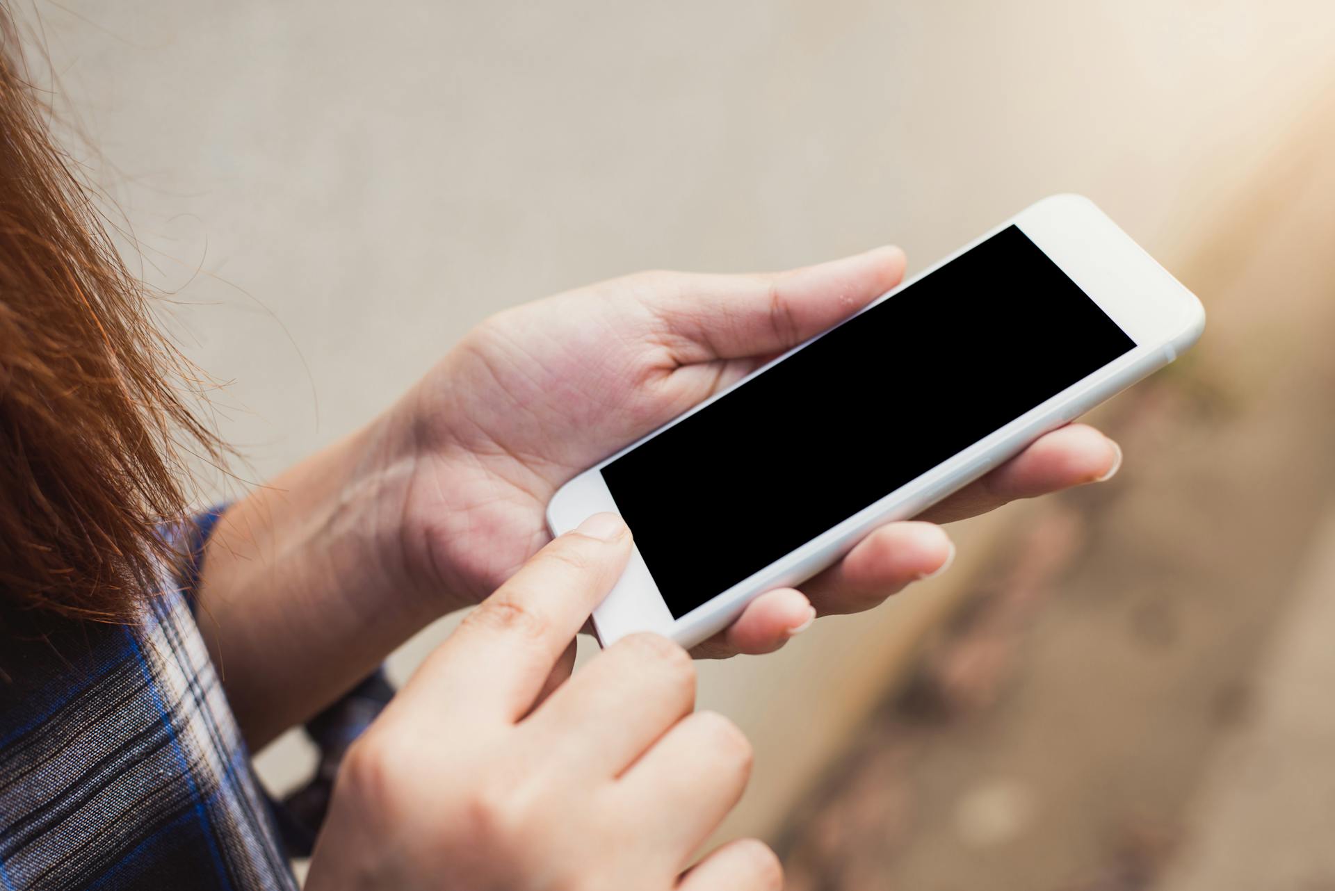 A woman holding her phone | Source: Pexels