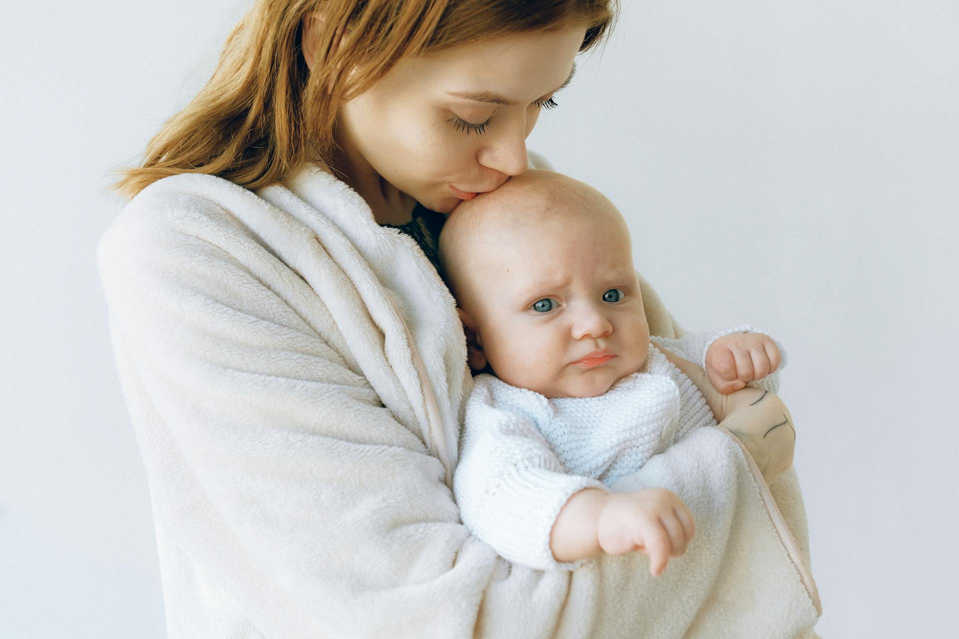 A mother carrying her toddler | Source: Pexels