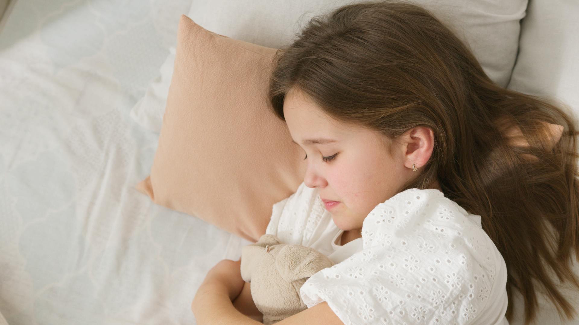 A girl lying in bed | Source: Pexels