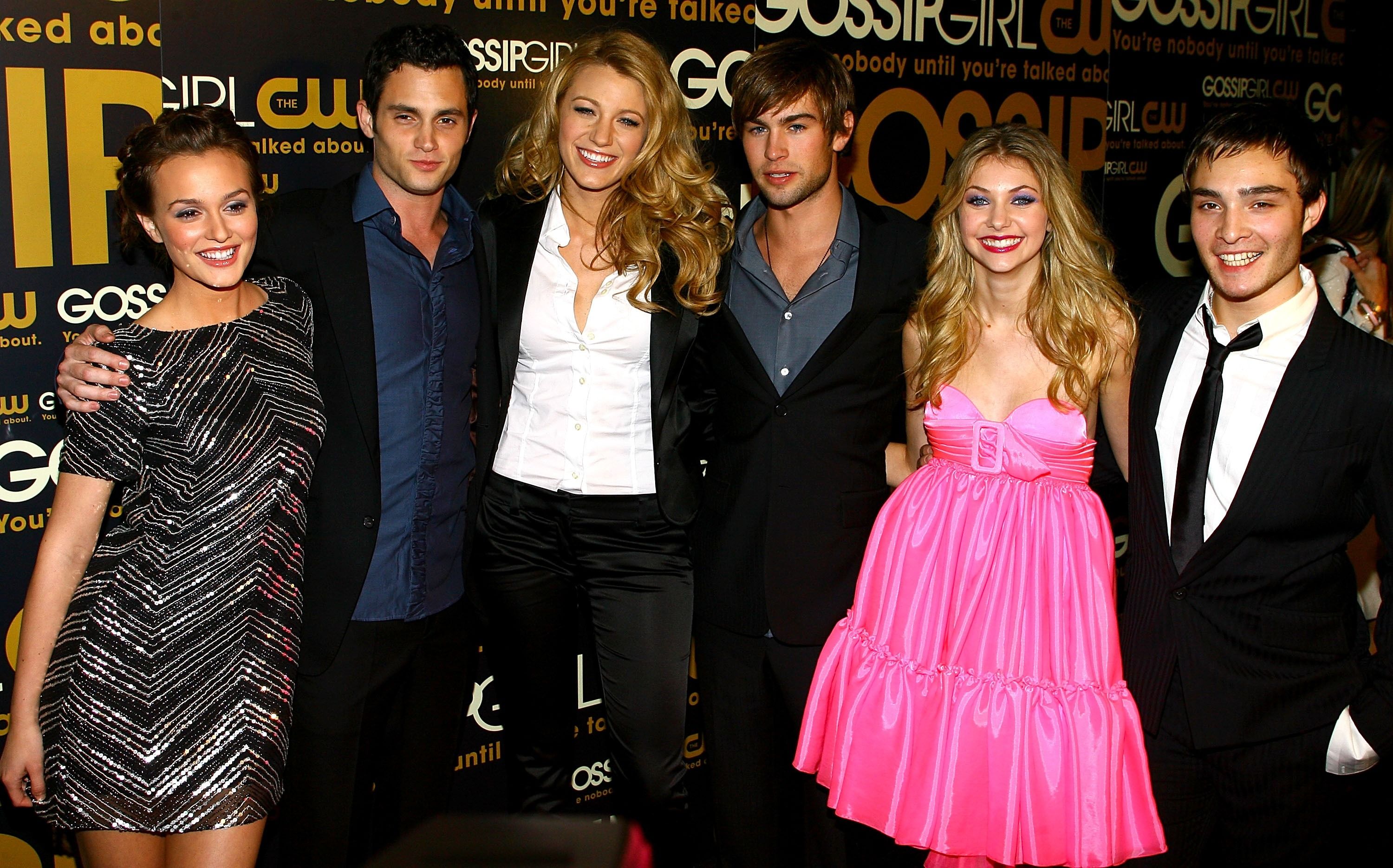 Leighton Meester, Penn Badgley, Blake Lively, Chace Crawford, Taylor Momsen, and Ed Westwick on September 18, 2007 in New York City. | Source: Getty Images