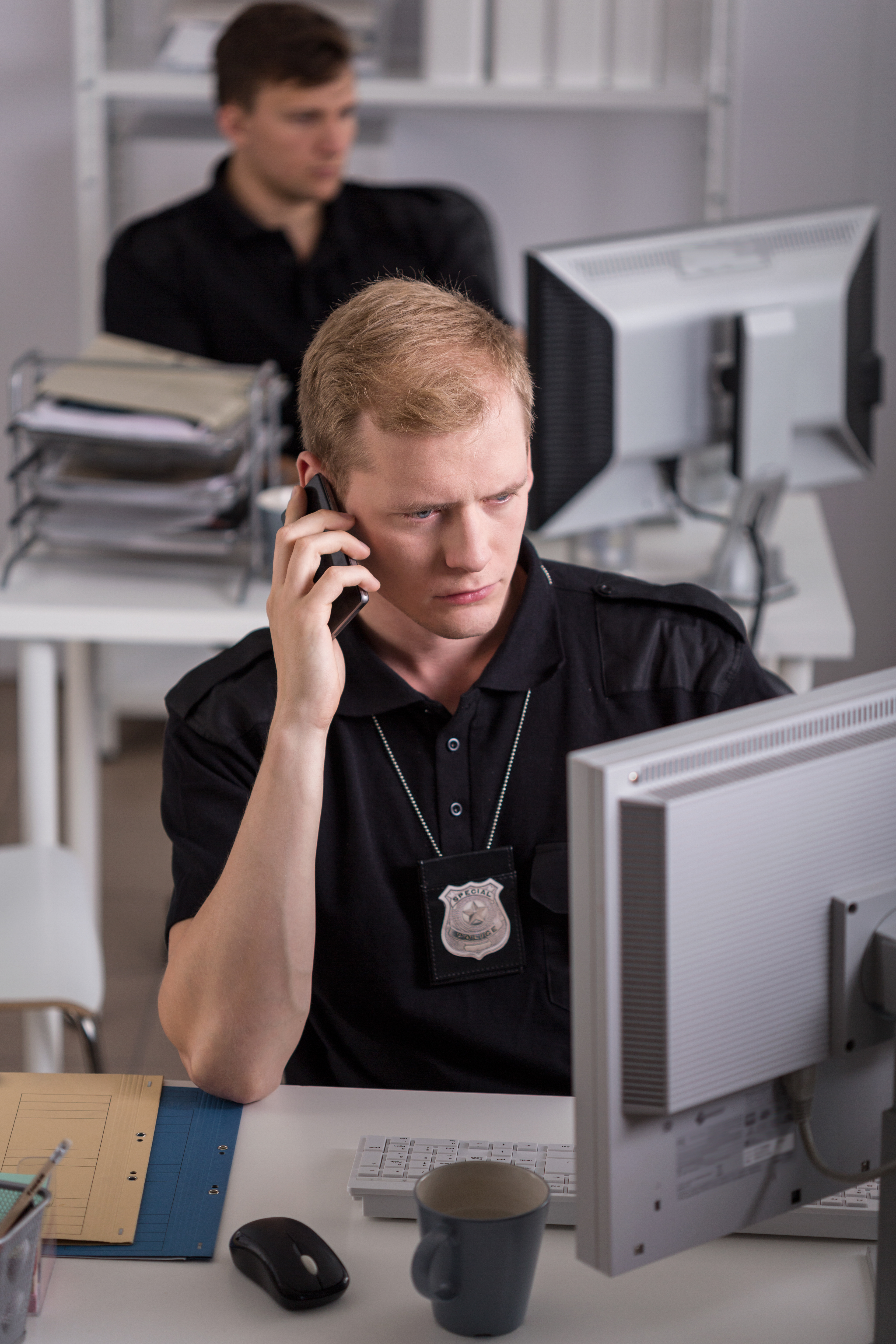 Policeman talking on phone | Source: Shutterstock.com