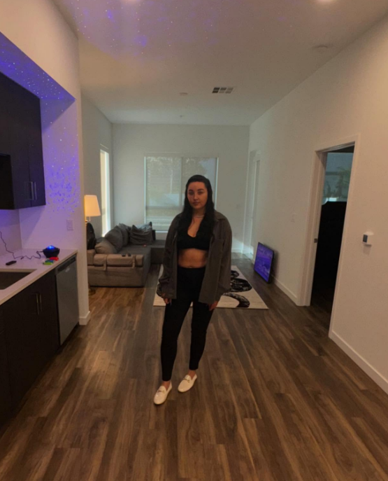 Amanda Bynes is seen in a living room dressed in workout clothes on August 24, 2024 | Source: Instagram/amandapandapandapanda1