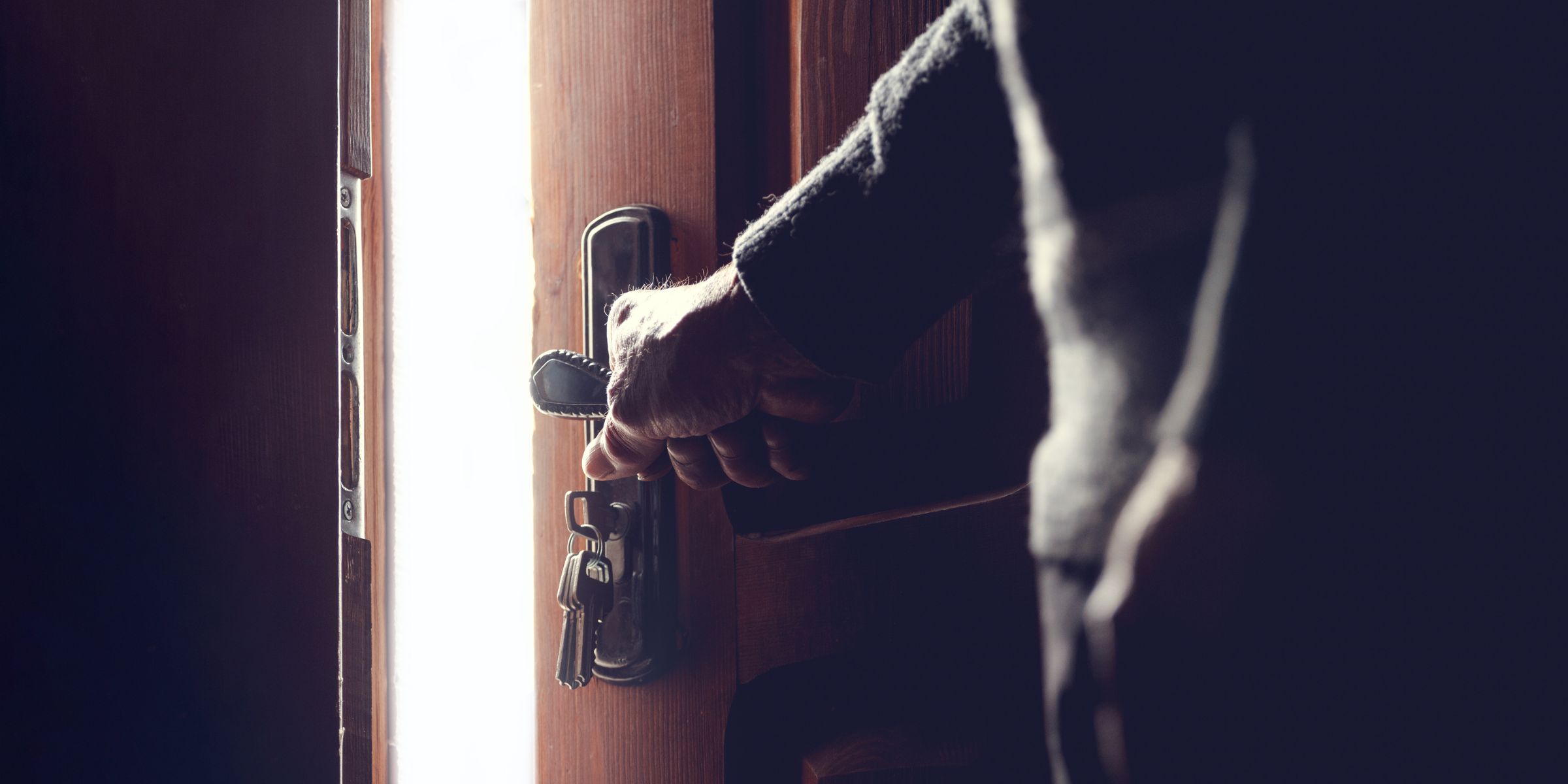 An elderly man opening a door | Source: Shutterstock