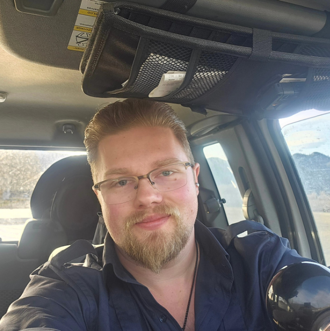 Noah Brown poses for a car selfie on March 9, 2024 | Source: Instagram/noah_dc_brown
