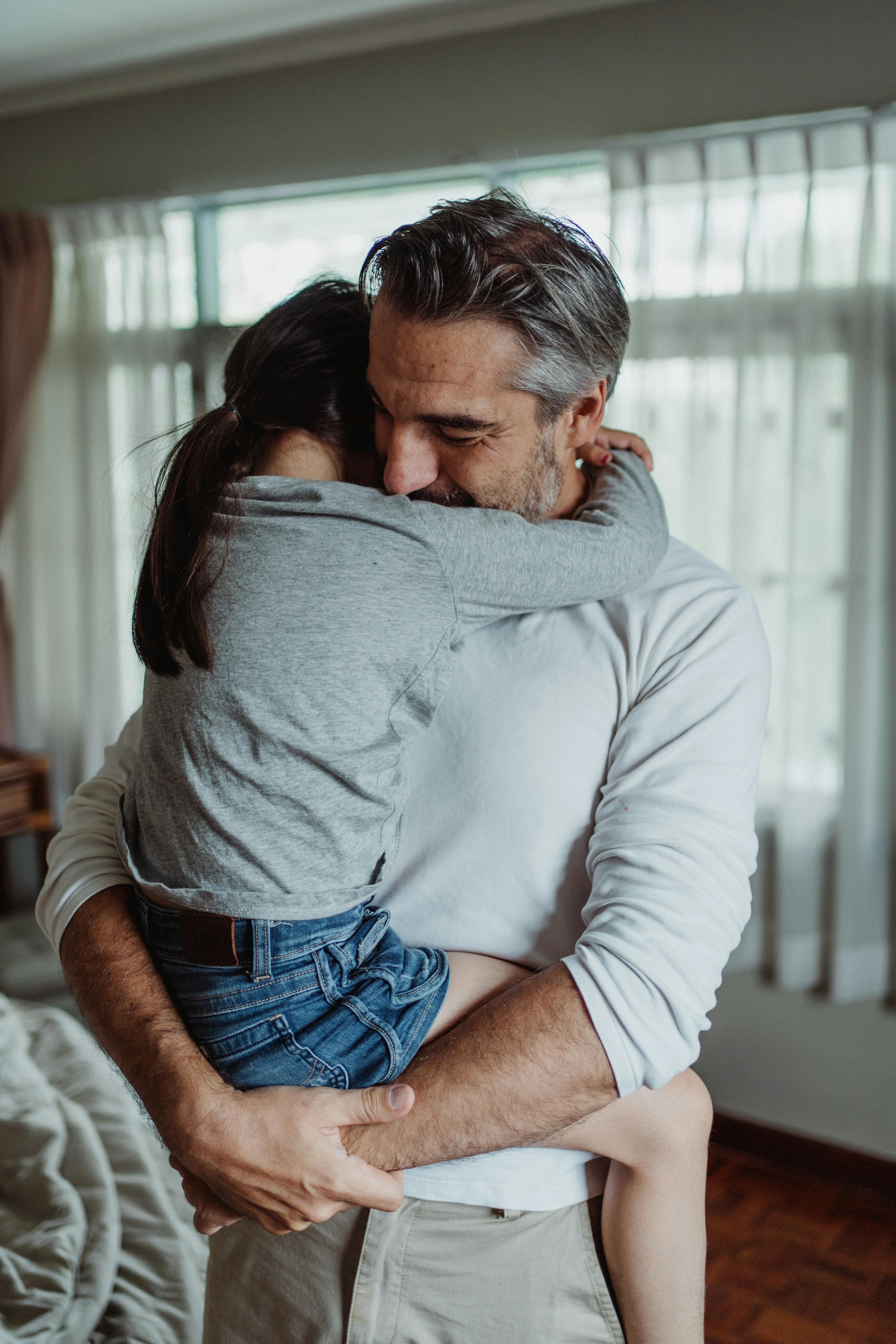Father hugging his daughter | Source: Pexels