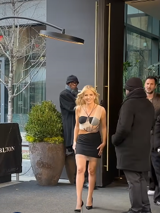 Sarah Michelle Gellar is spotted in New York City on March 17, 2026 | Source: Facebook/E! News