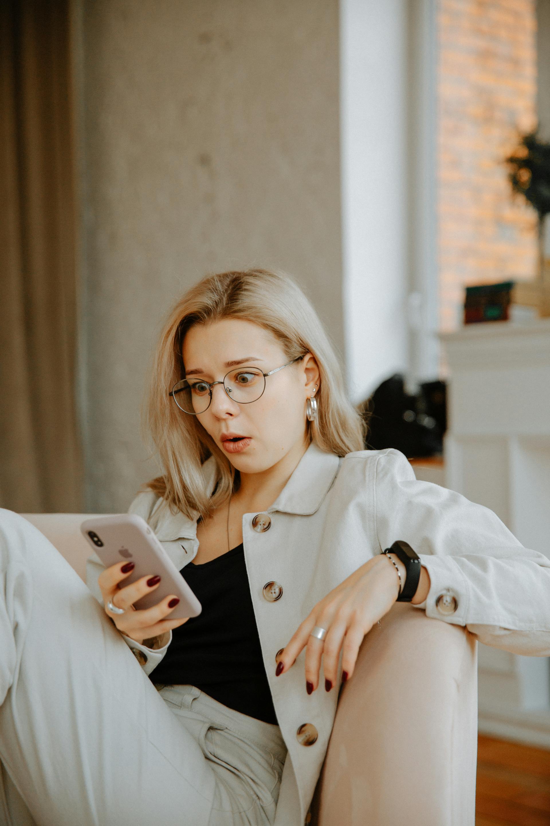 A woman staring at her phone in shock | Source: Pexels