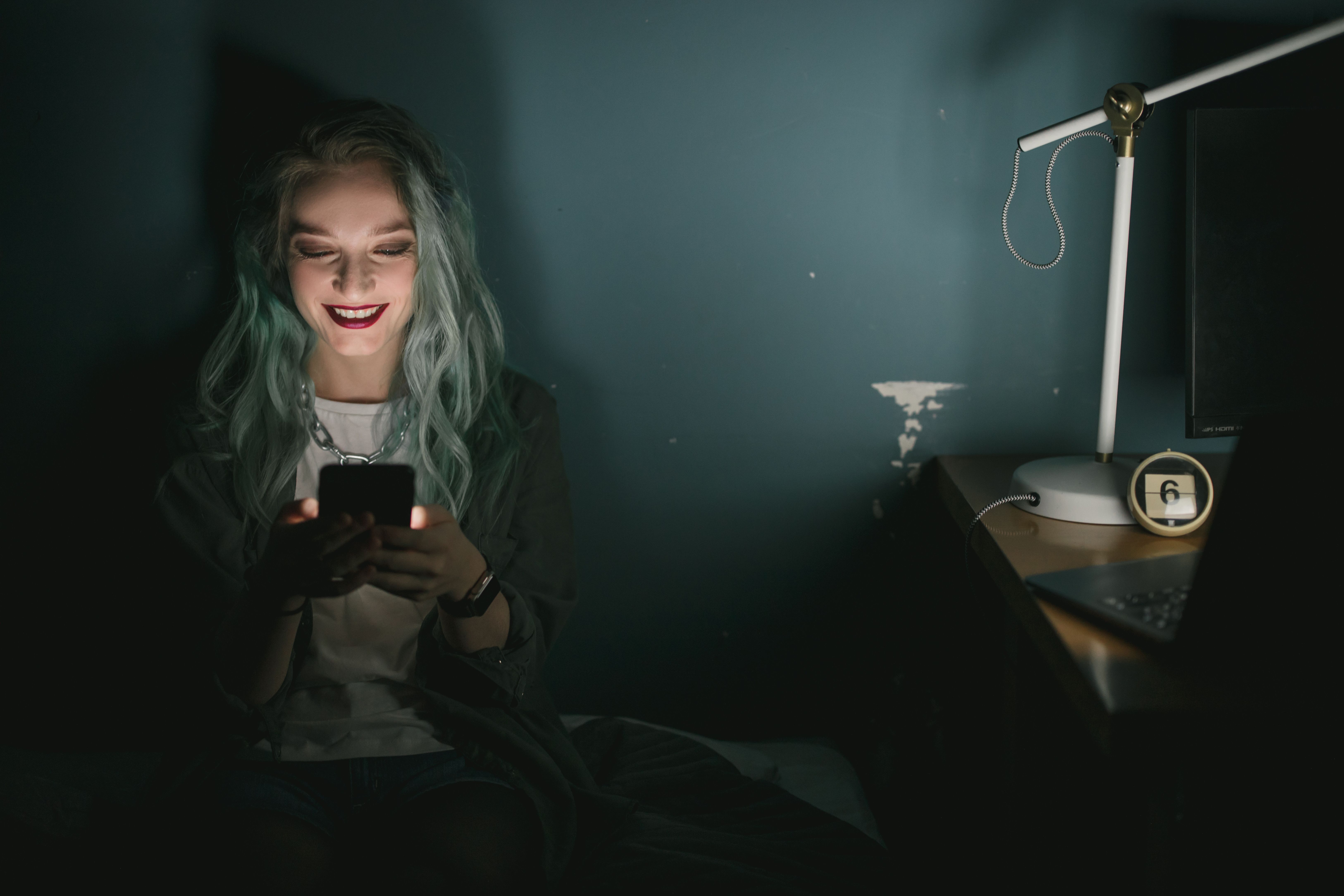 5 Healthy Digital Habits Every Night Owl Can Master