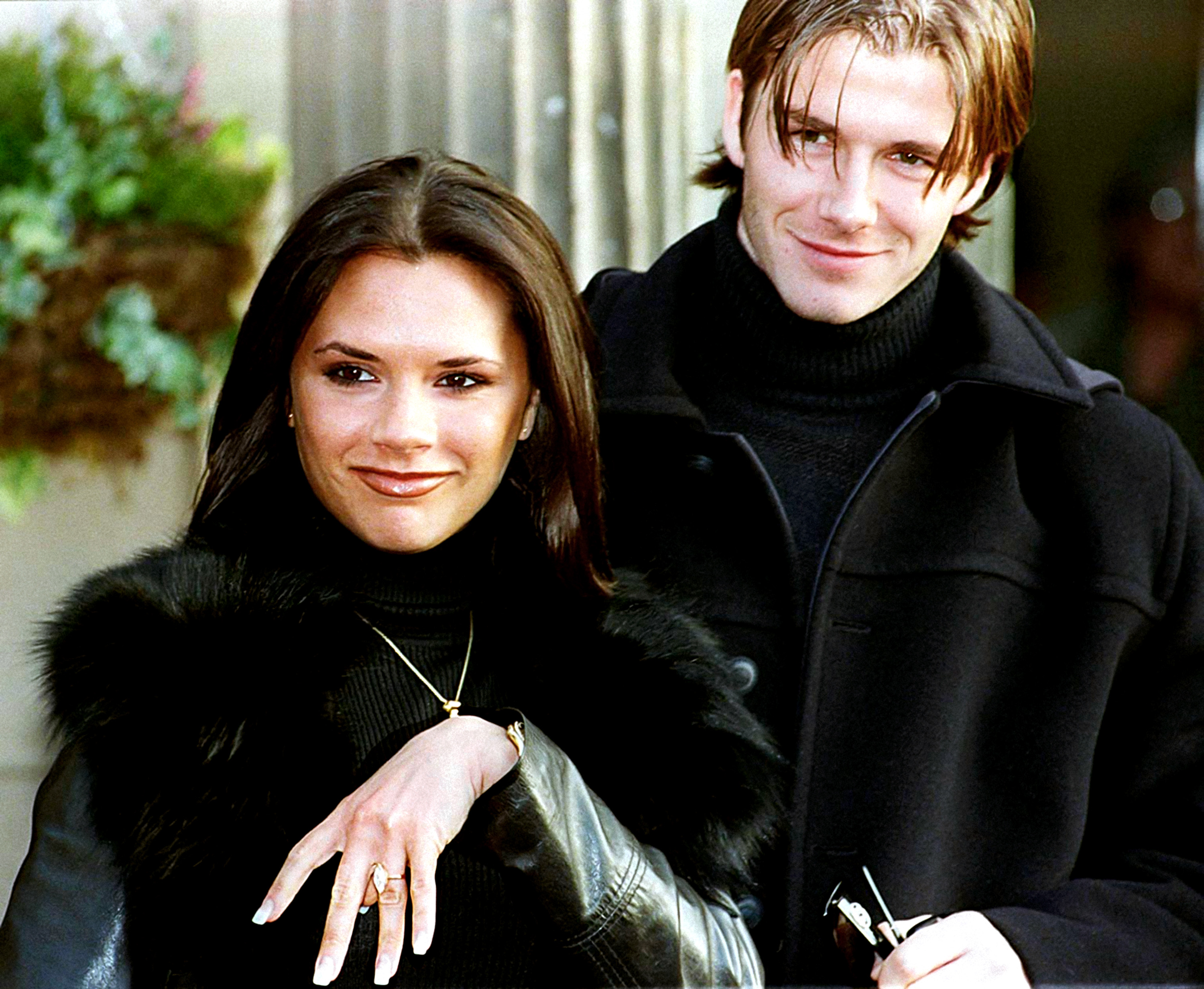 Victoria and David Beckham leave a hotel on January 25, 1998 | Source: Getty Images