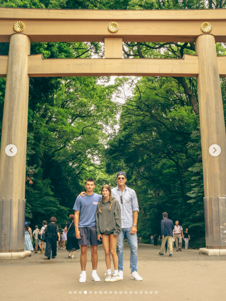 Benjamin, Vivian, and Tom Brady posing for a picture at the towering Torii Gate at Meiji Shrine. | Source: Instagram/tombrady