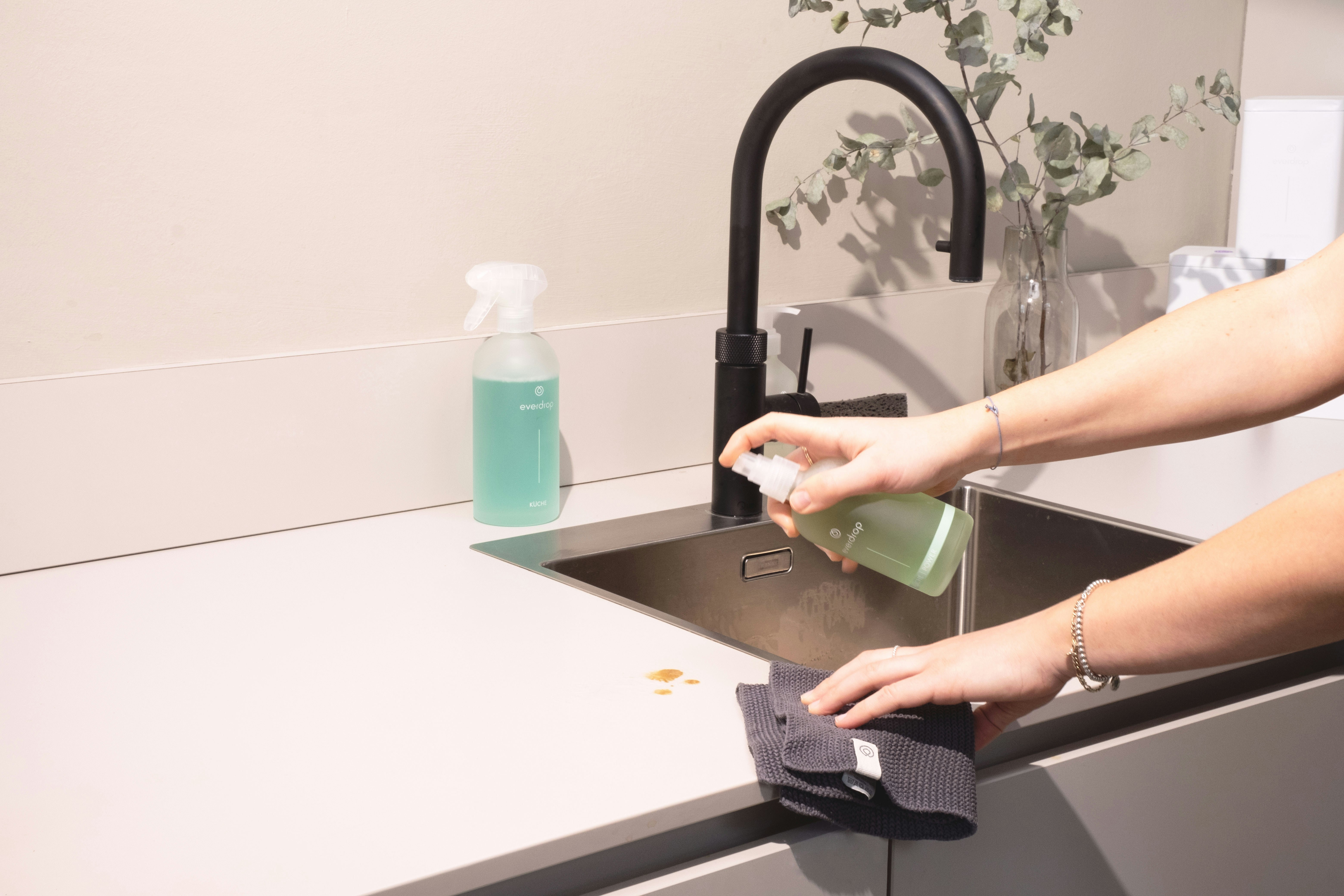 How To Make Eco-Friendly Cleaning Solutions With Everyday Items