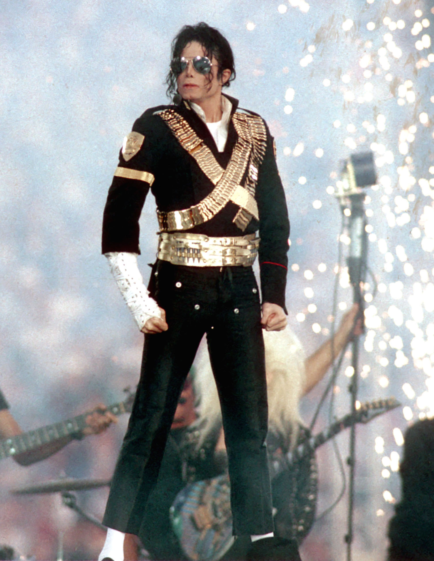Michael Jackson in a powerful pose during his iconic Super Bowl XXVII halftime performance. | Source: Getty Images