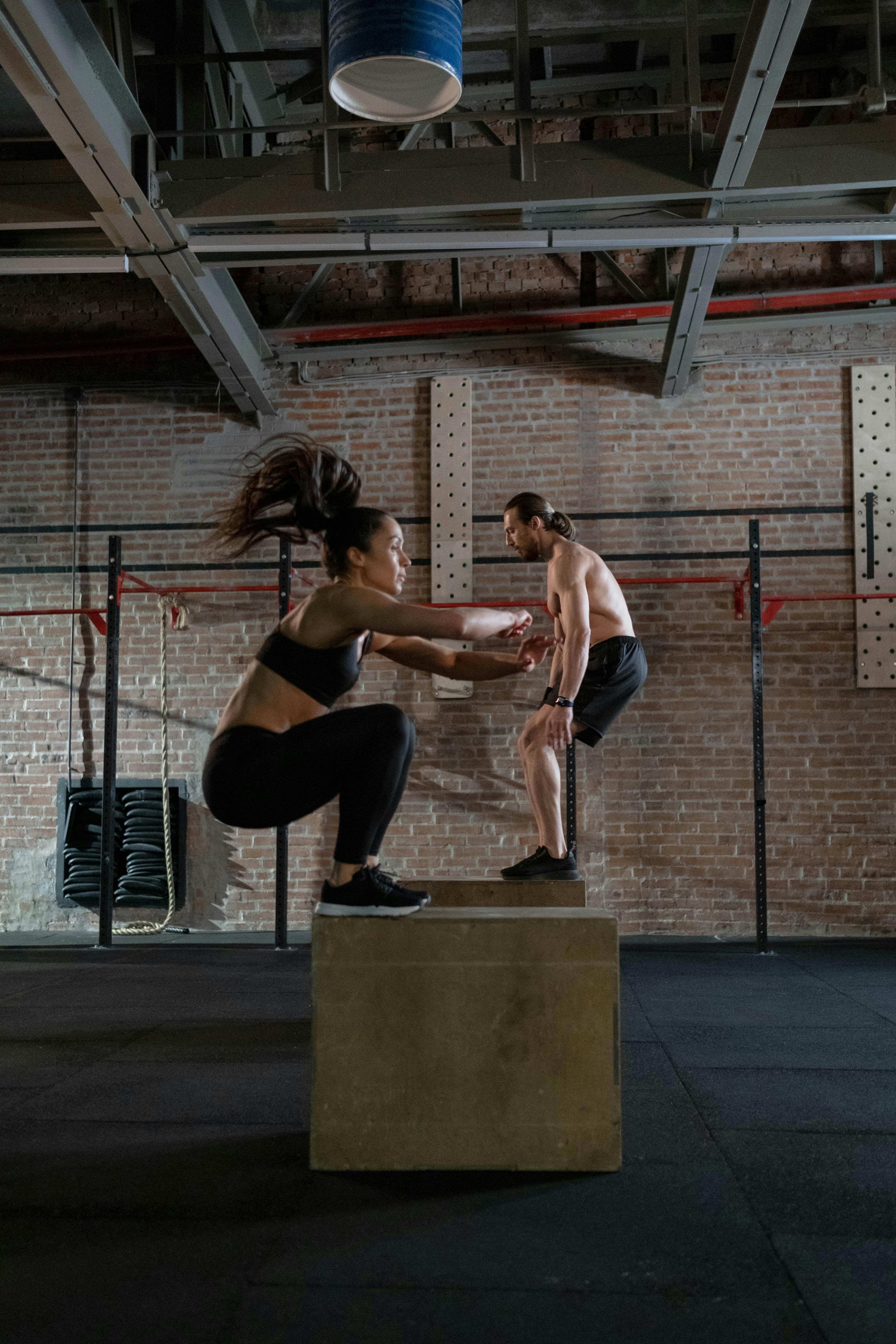 Man and woman in a gym | Source: Pexels