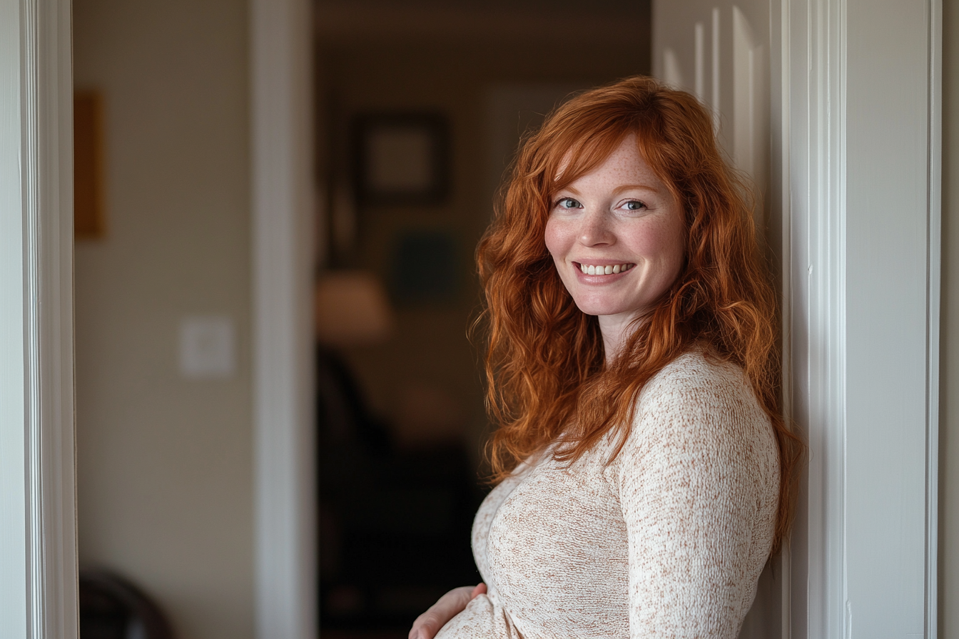 A smiling pregnant woman | Source: No source