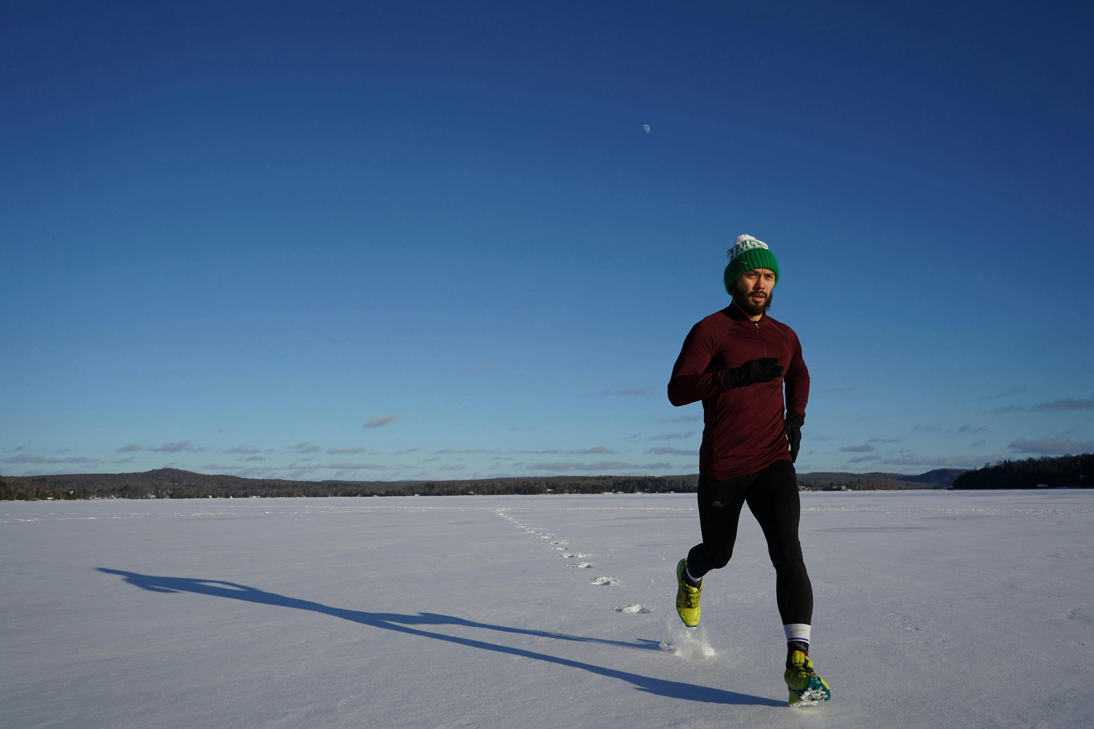 Man running in the snow | Source: Pexels